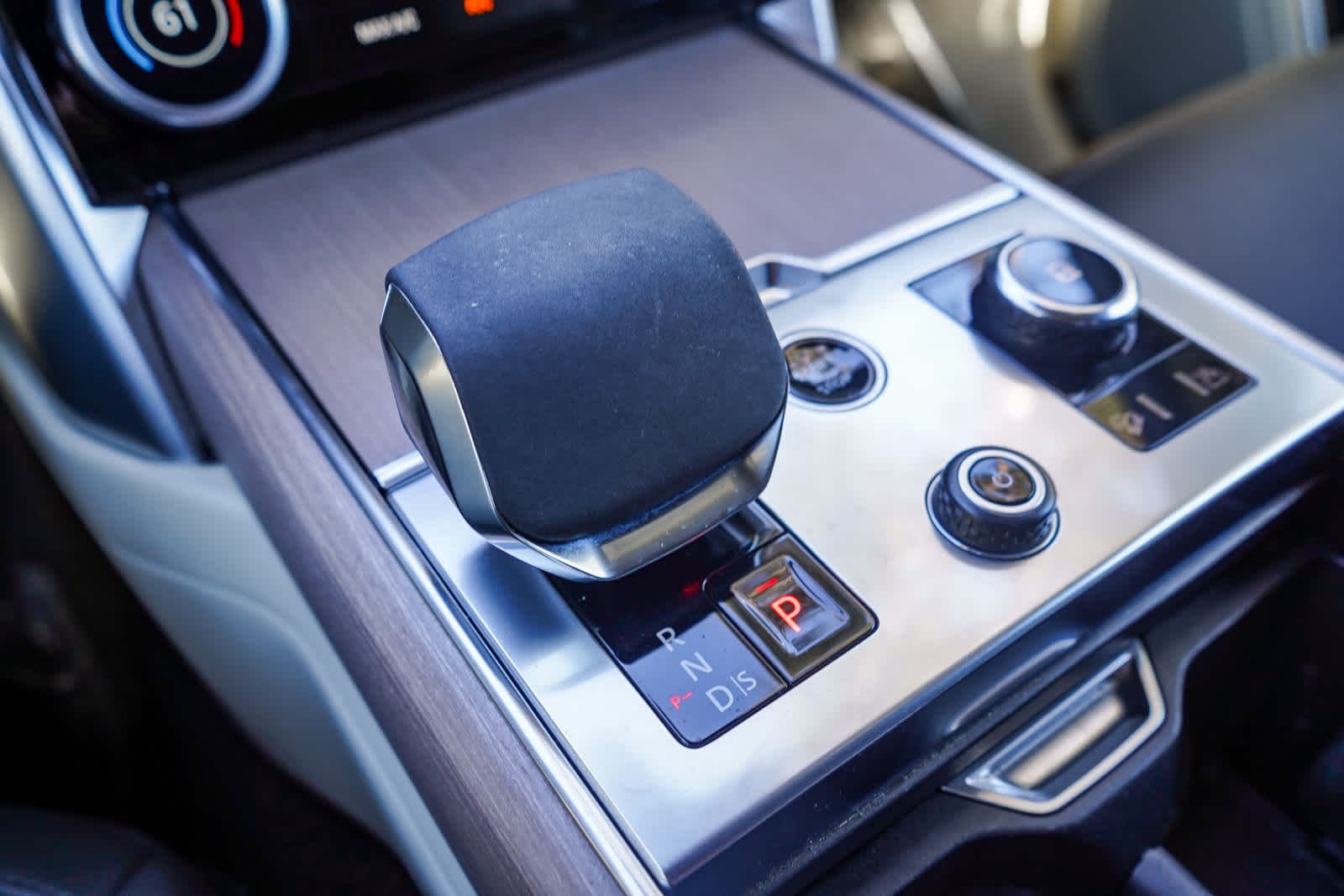 Thumbnail: 2023 Land Rover Range Rover - 28