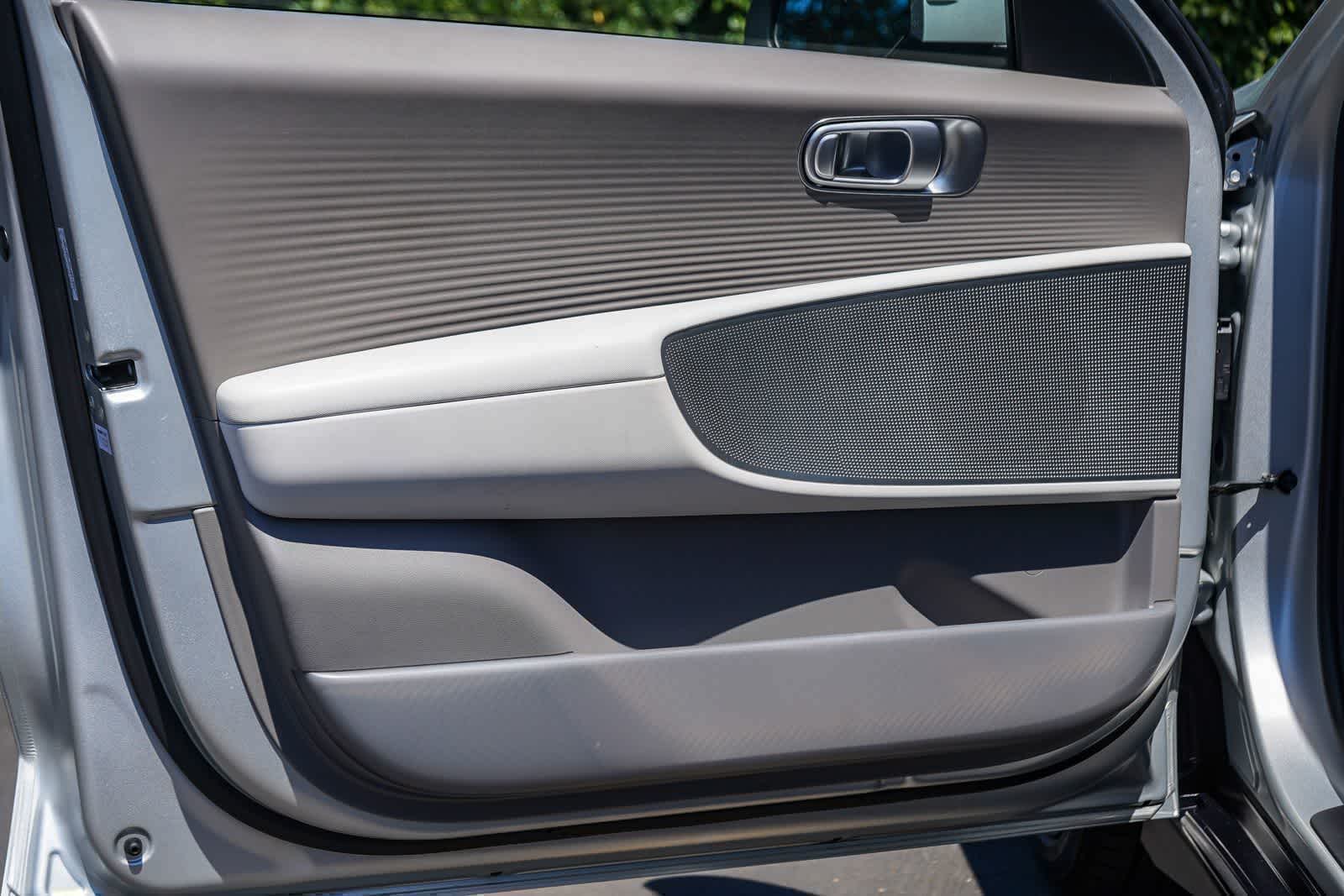 Thumbnail: 2023 Hyundai Ioniq 6 - 19