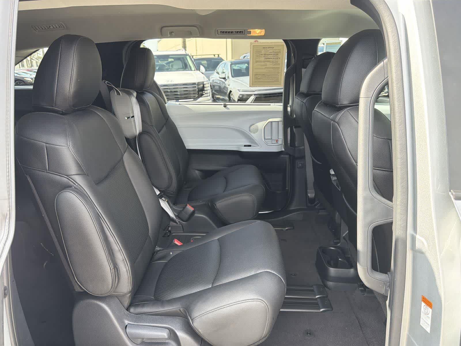 Thumbnail: 2025 Toyota Sienna - 32