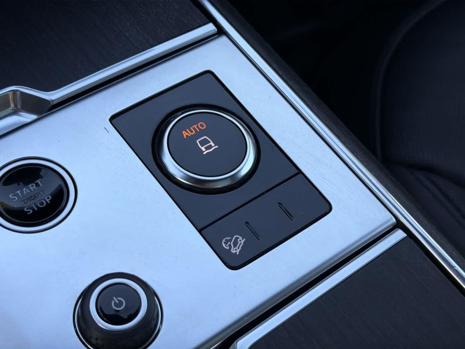 Thumbnail: 2023 Land Rover Range Rover - 19