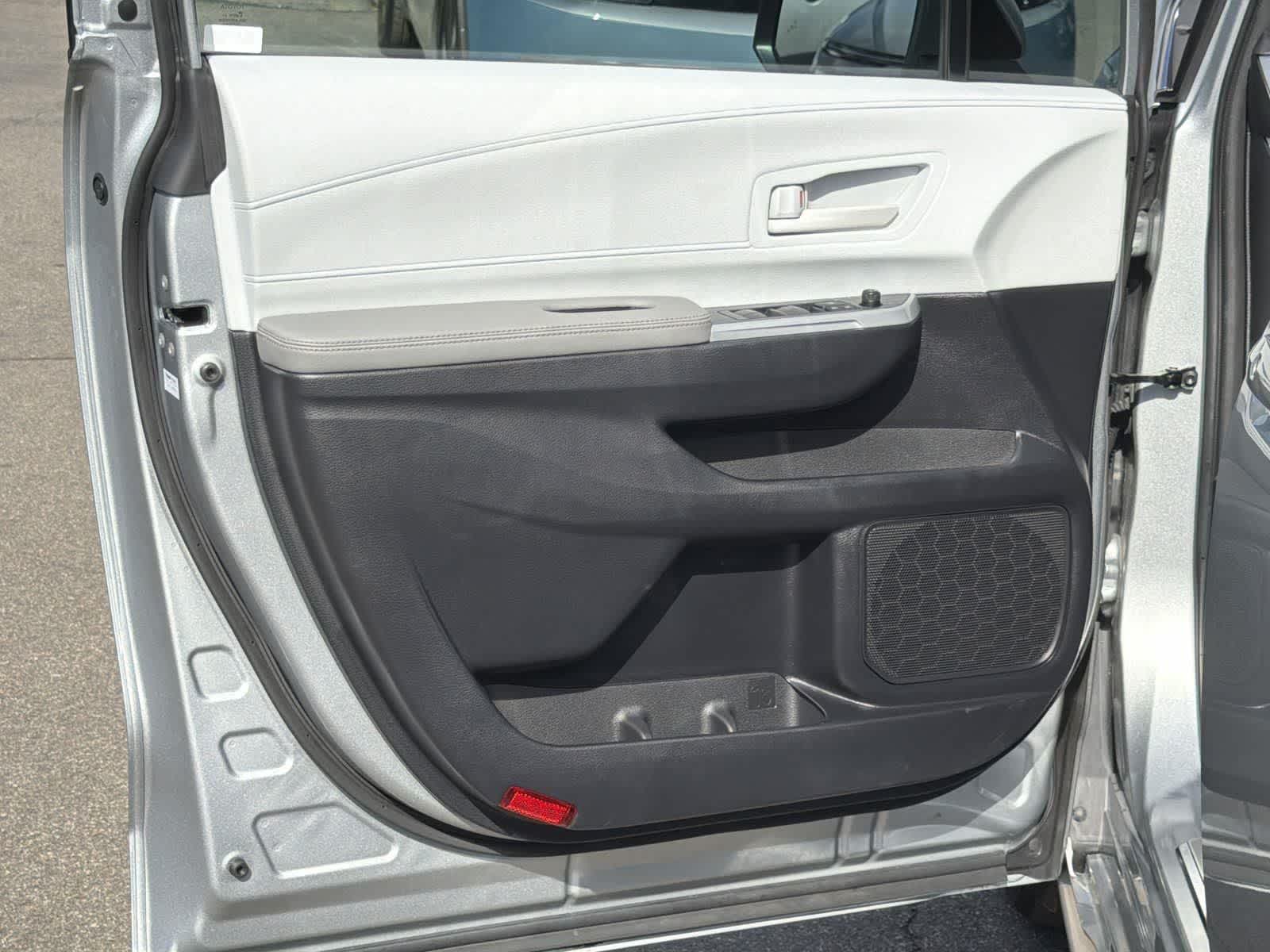 Thumbnail: 2025 Toyota Sienna - 22