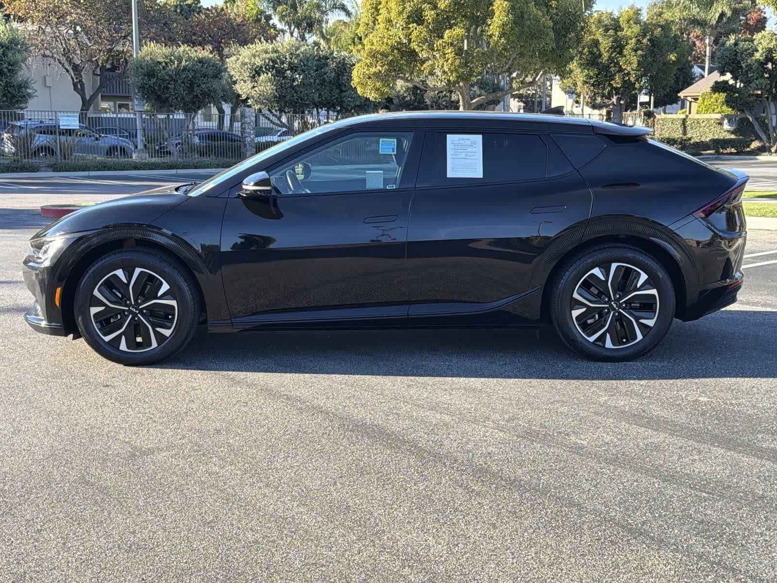 Thumbnail: 2022 Kia EV6 - 7