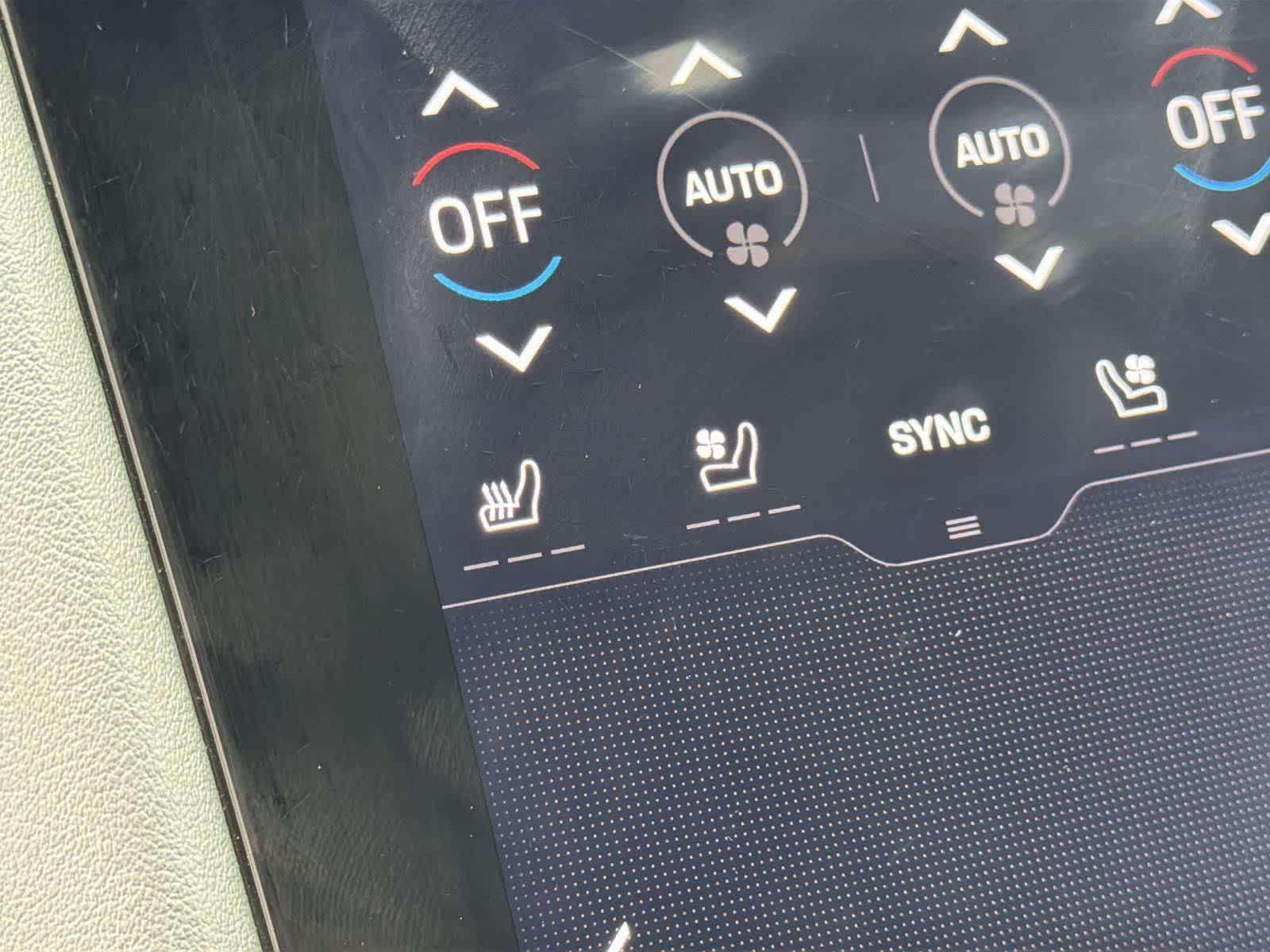 Thumbnail: 2022 Porsche Taycan - 21