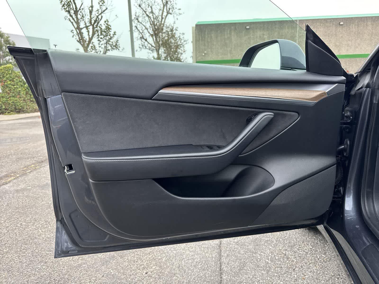 Thumbnail: 2022 Tesla Model 3 - 23