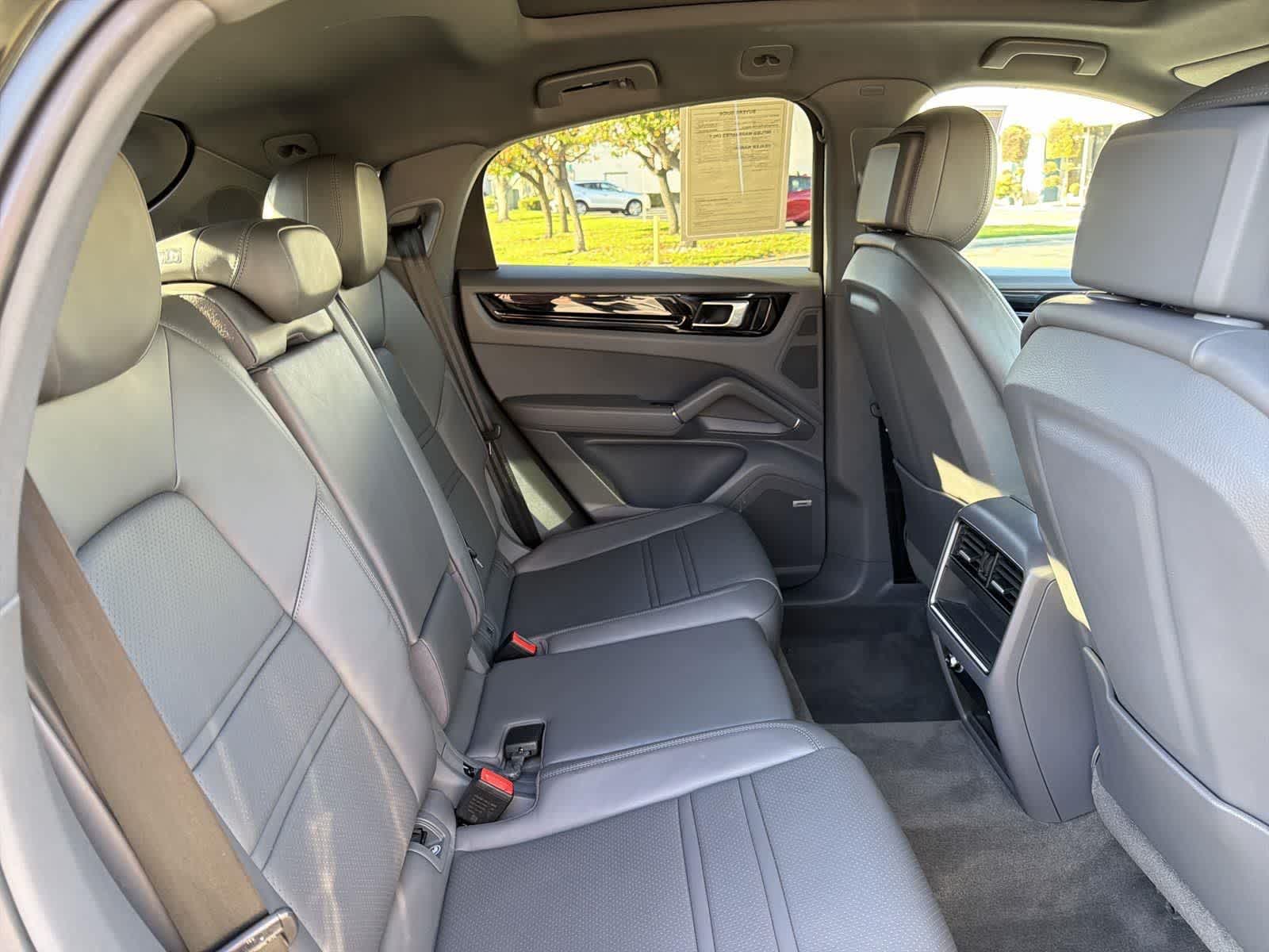 Thumbnail: 2021 Porsche Cayenne - 30