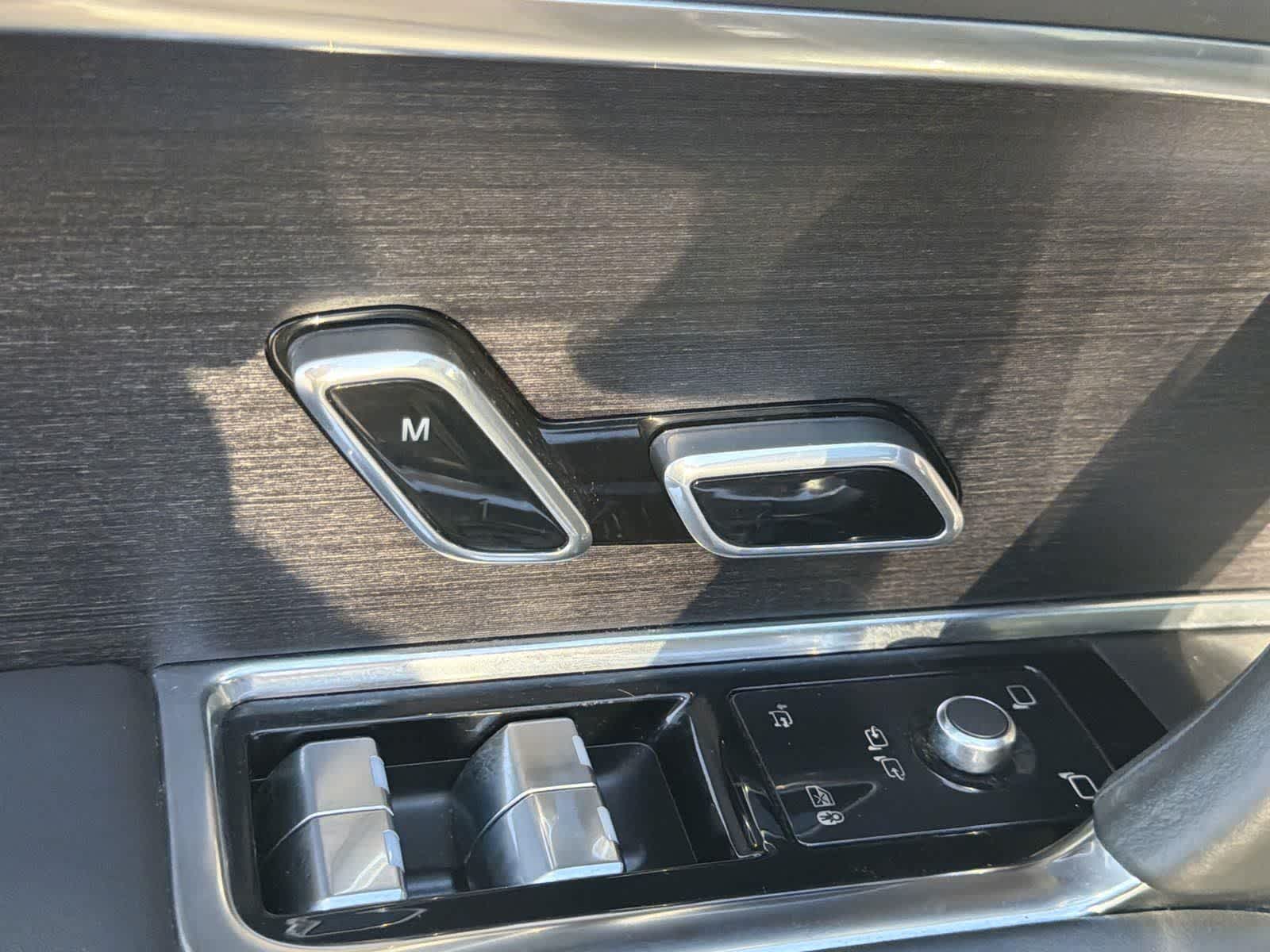 Thumbnail: 2023 Land Rover Range Rover - 23