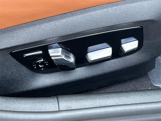 Thumbnail: 2023 BMW M5 - 38