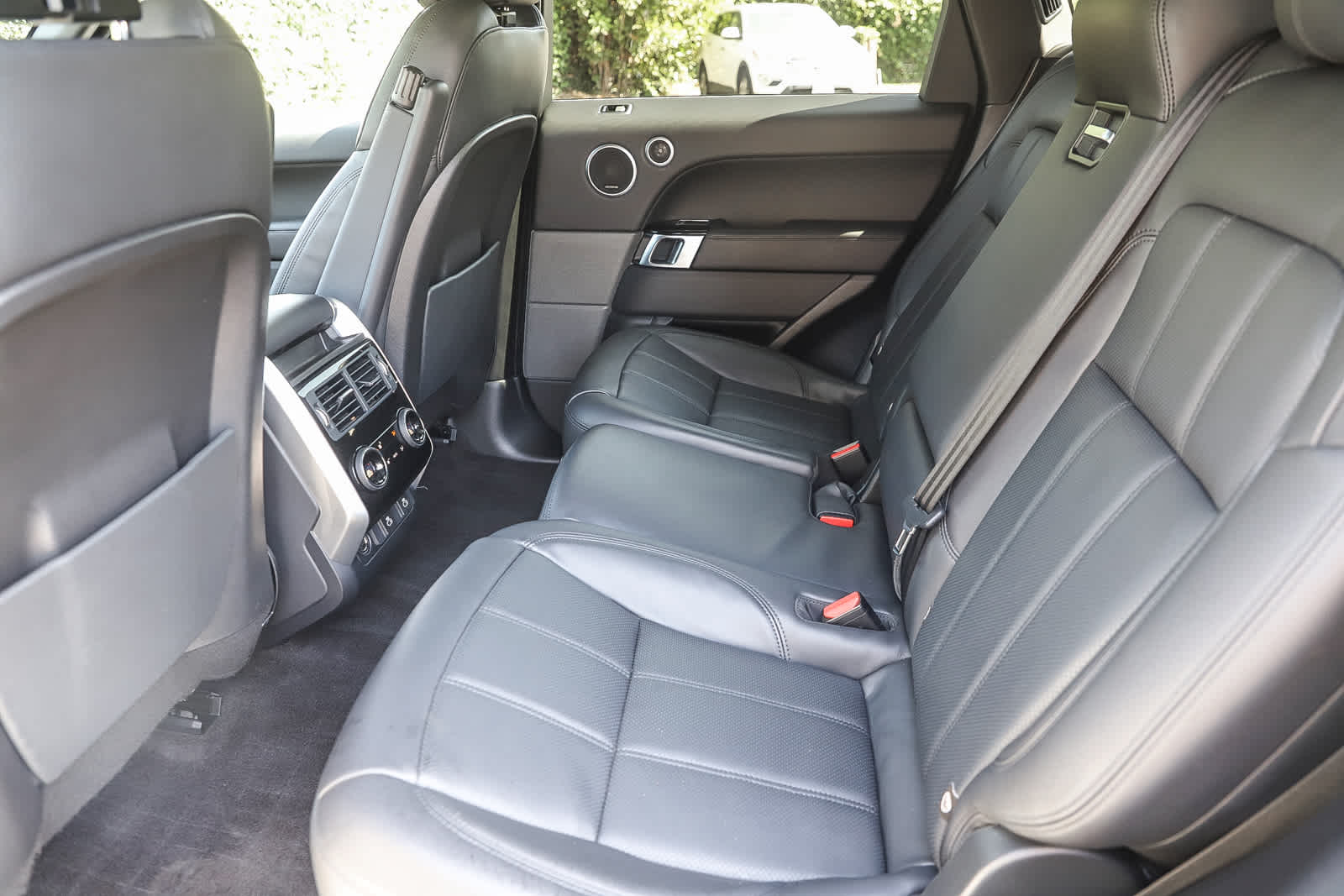 Thumbnail: 2022 Land Rover Range Rover Sport - 21