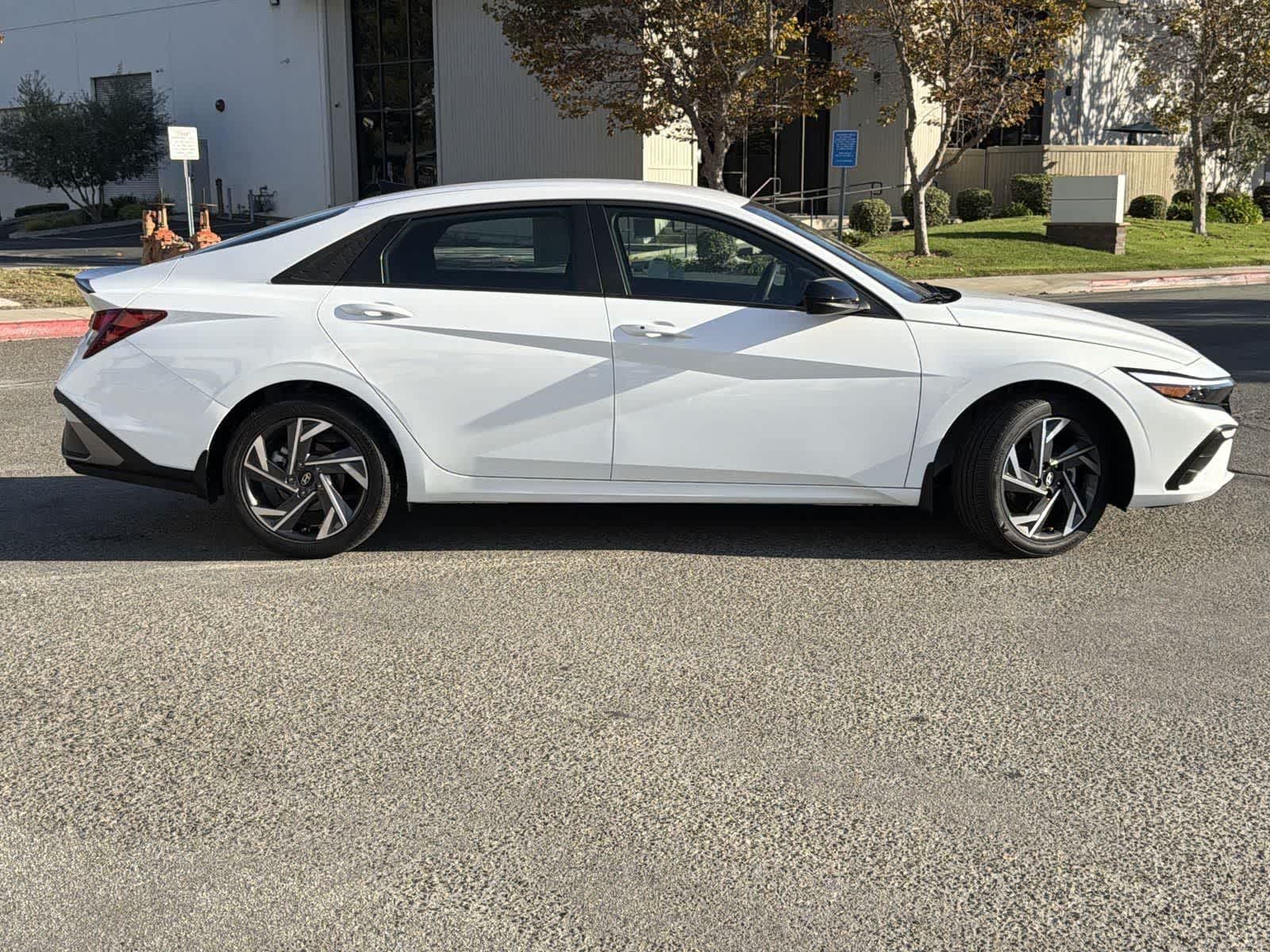 Thumbnail: 2025 Hyundai Elantra - 3