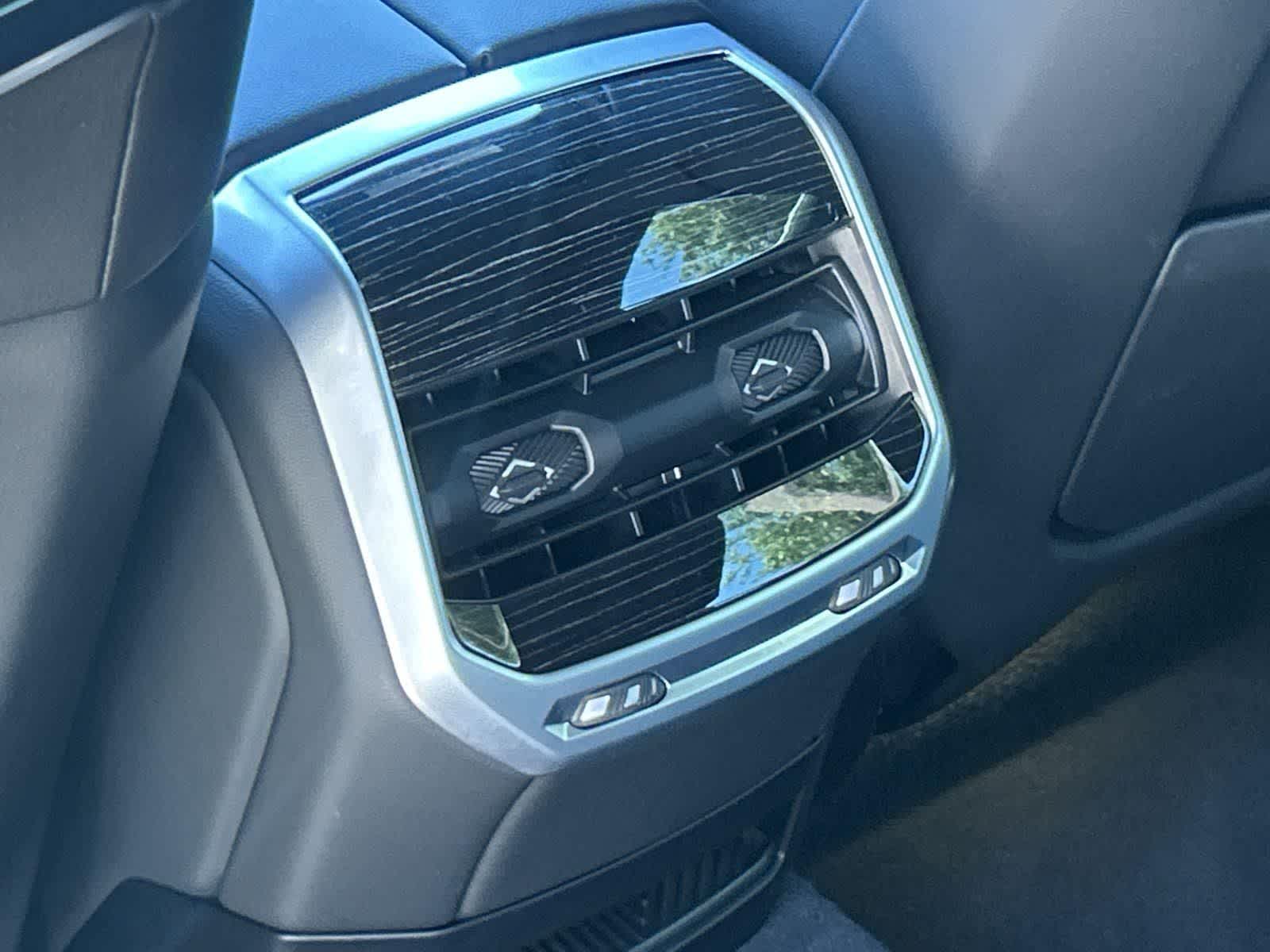 Thumbnail: 2023 BMW 7 Series - 32