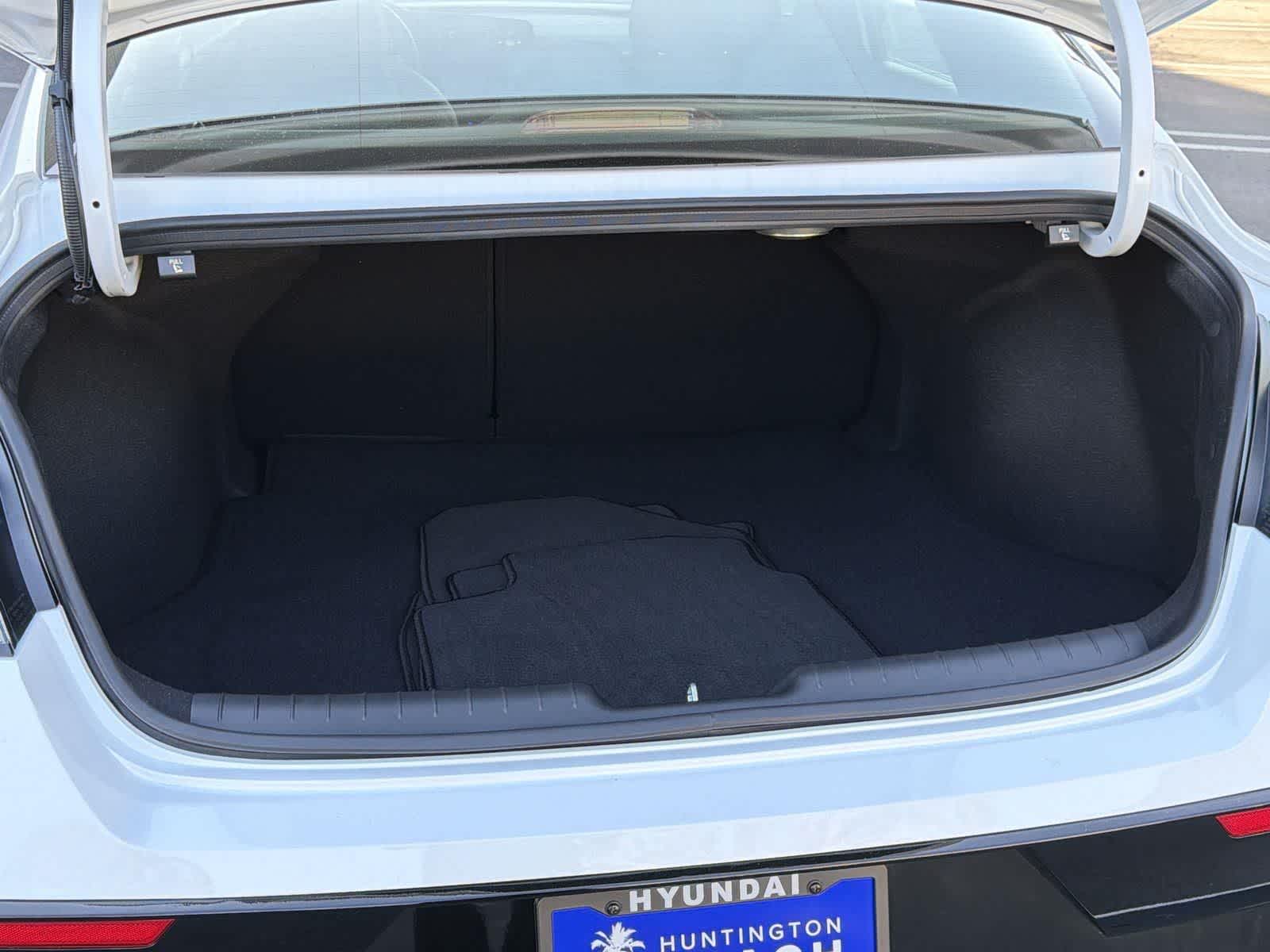 Thumbnail: 2025 Hyundai Elantra - 30