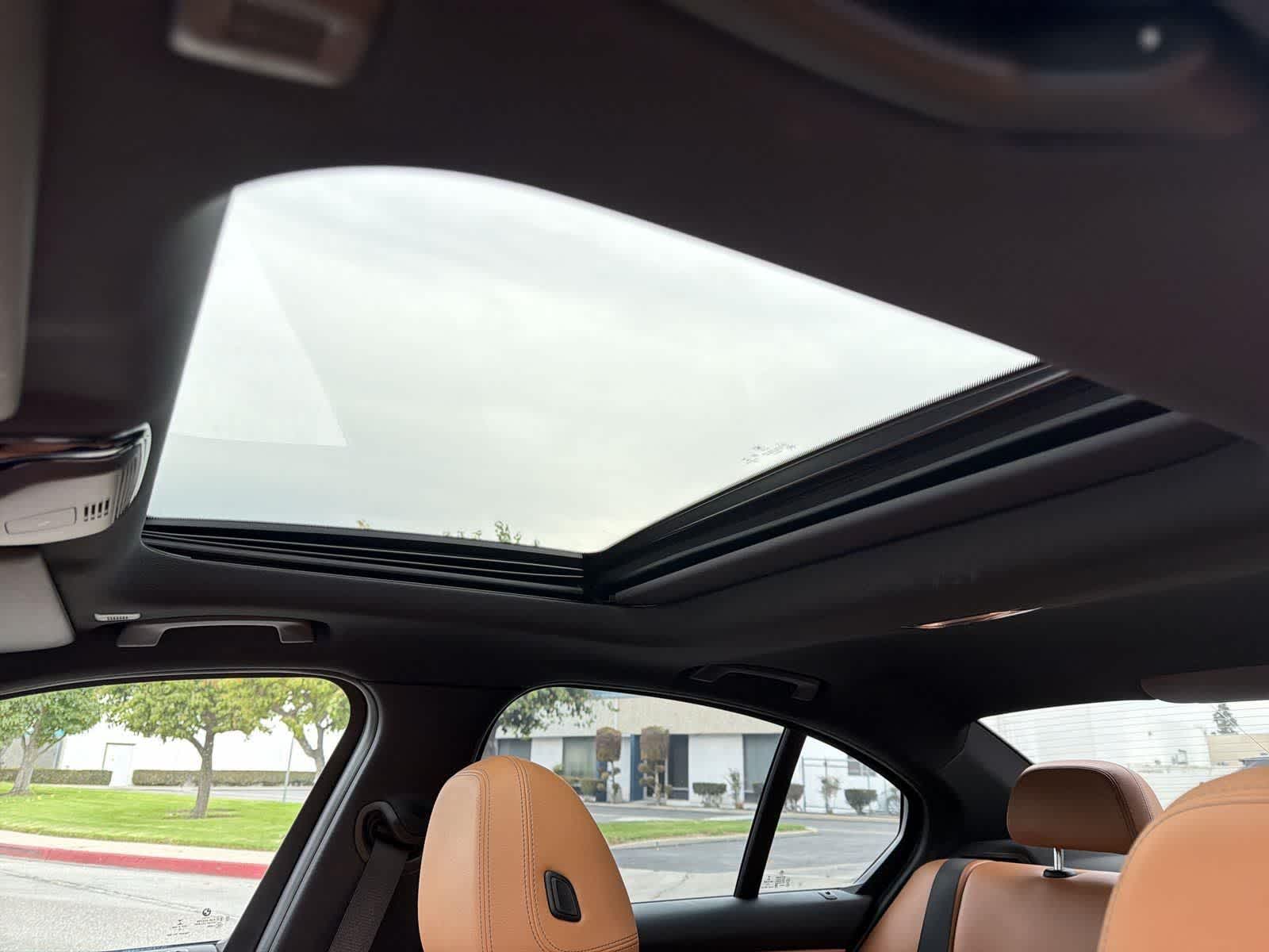 Thumbnail: 2023 BMW 3 Series - 10