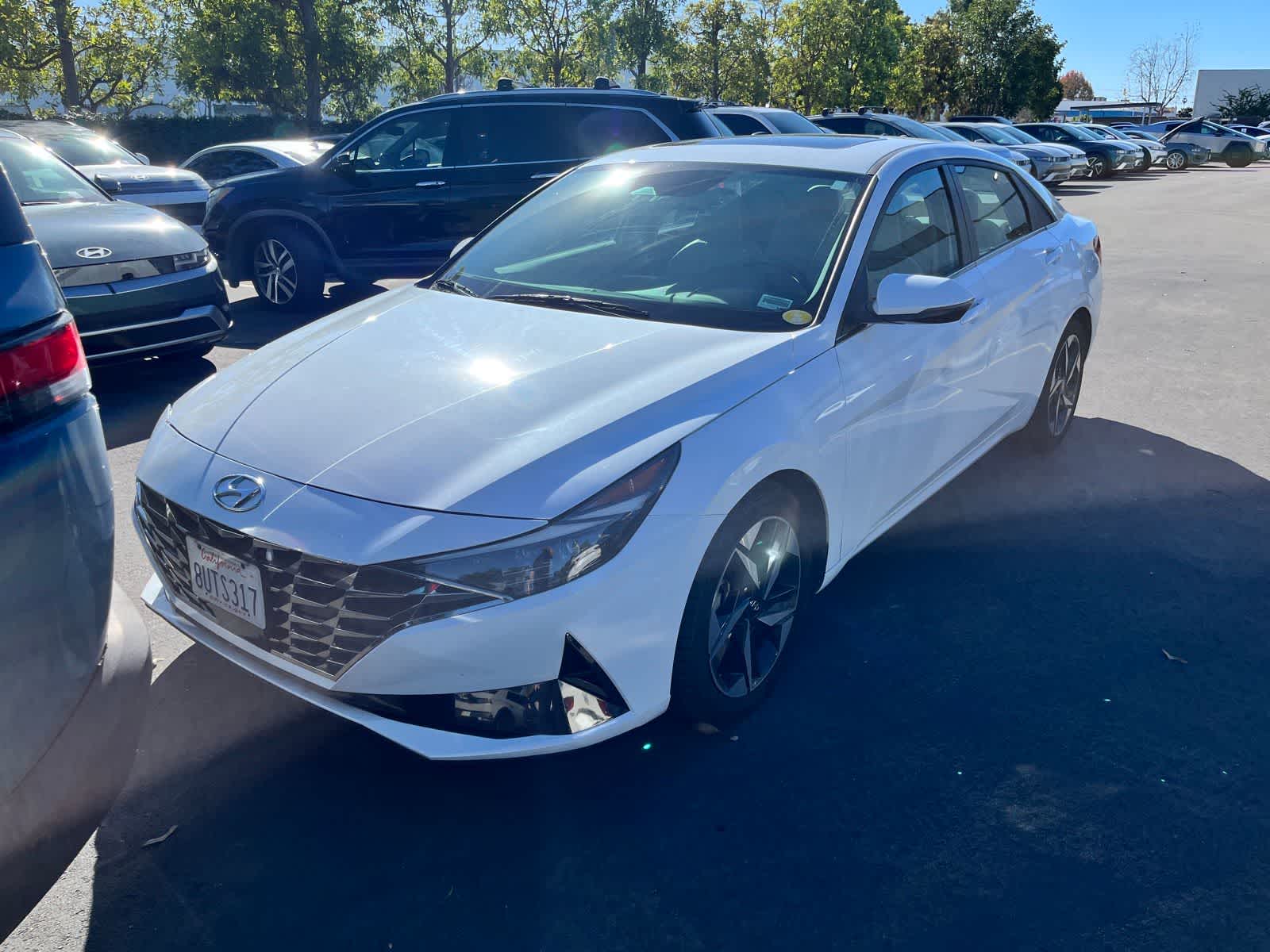 2021 Hyundai Elantra Limited's photo