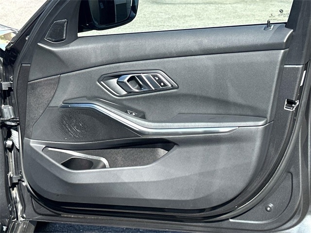 Thumbnail: 2021 BMW 3 Series - 37