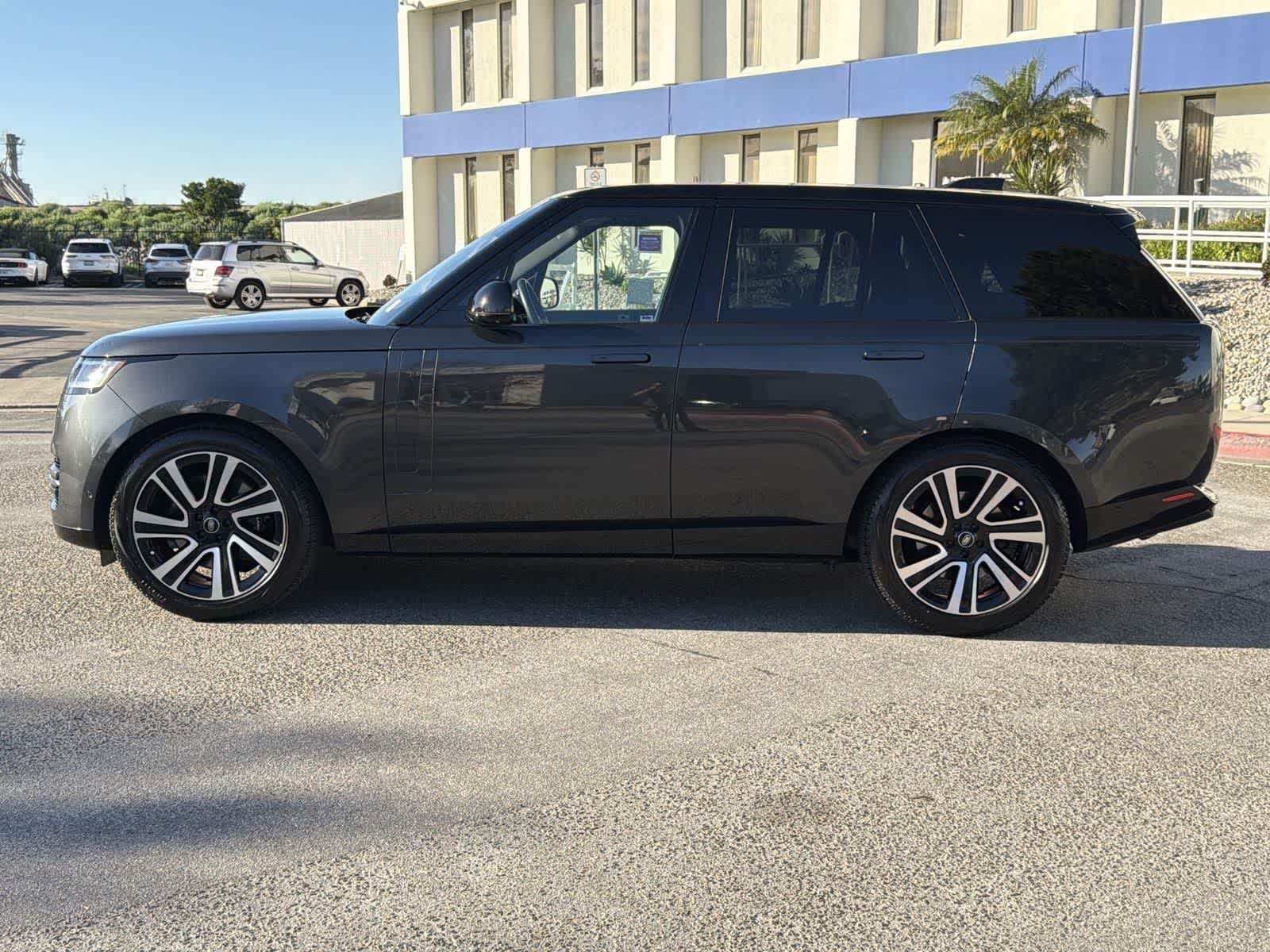 Thumbnail: 2023 Land Rover Range Rover - 3