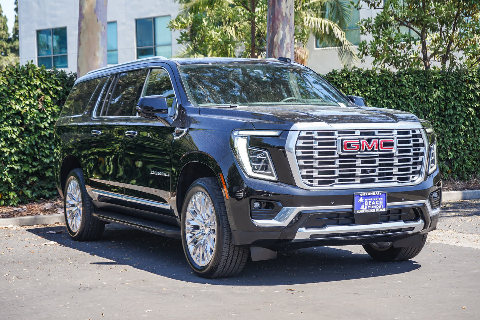 Thumbnail: 2025 GMC Yukon XL - 3