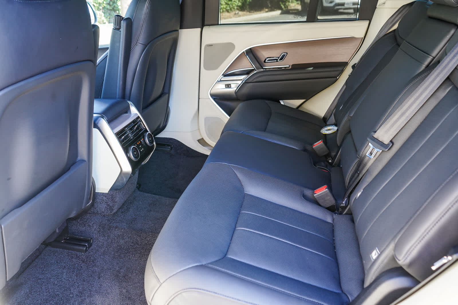 Thumbnail: 2023 Land Rover Range Rover - 20