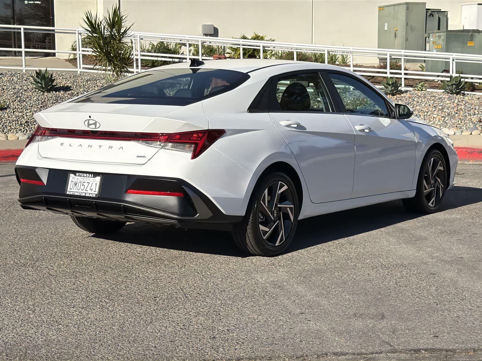 Thumbnail: 2025 Hyundai Elantra - 4