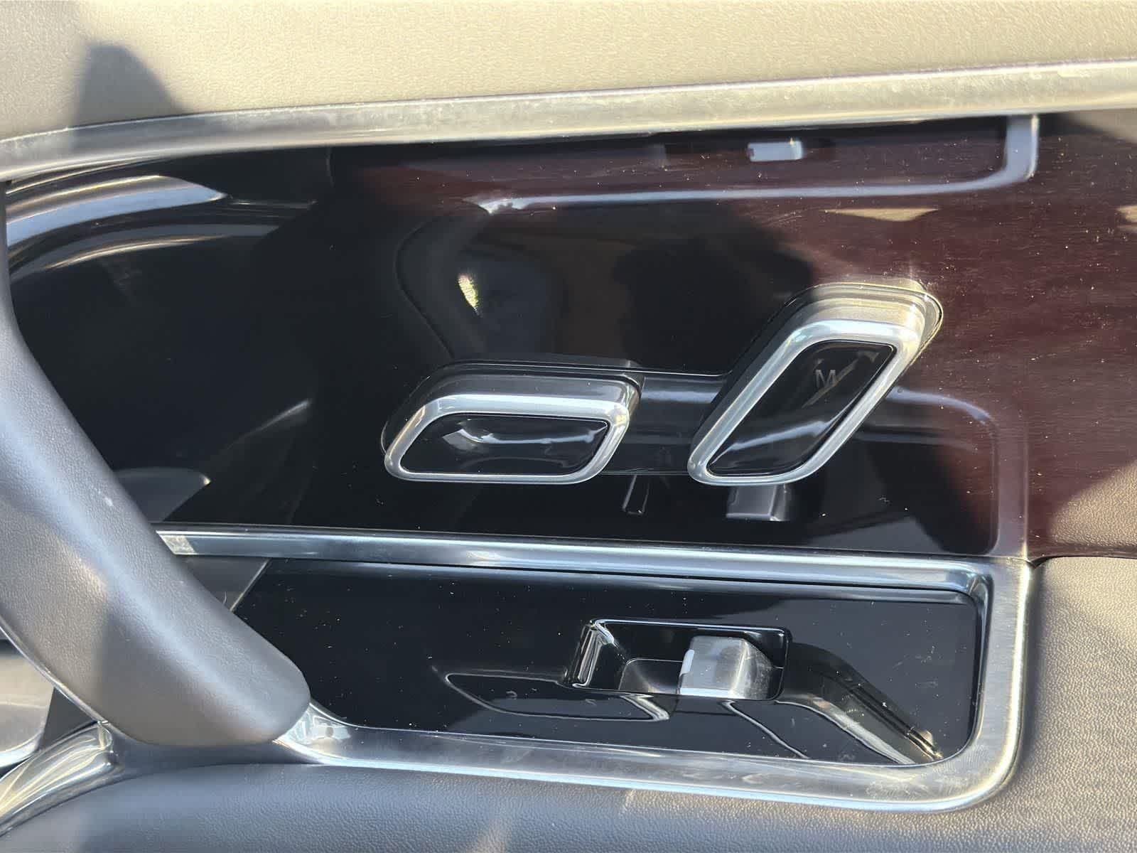 Thumbnail: 2023 Land Rover Range Rover - 36