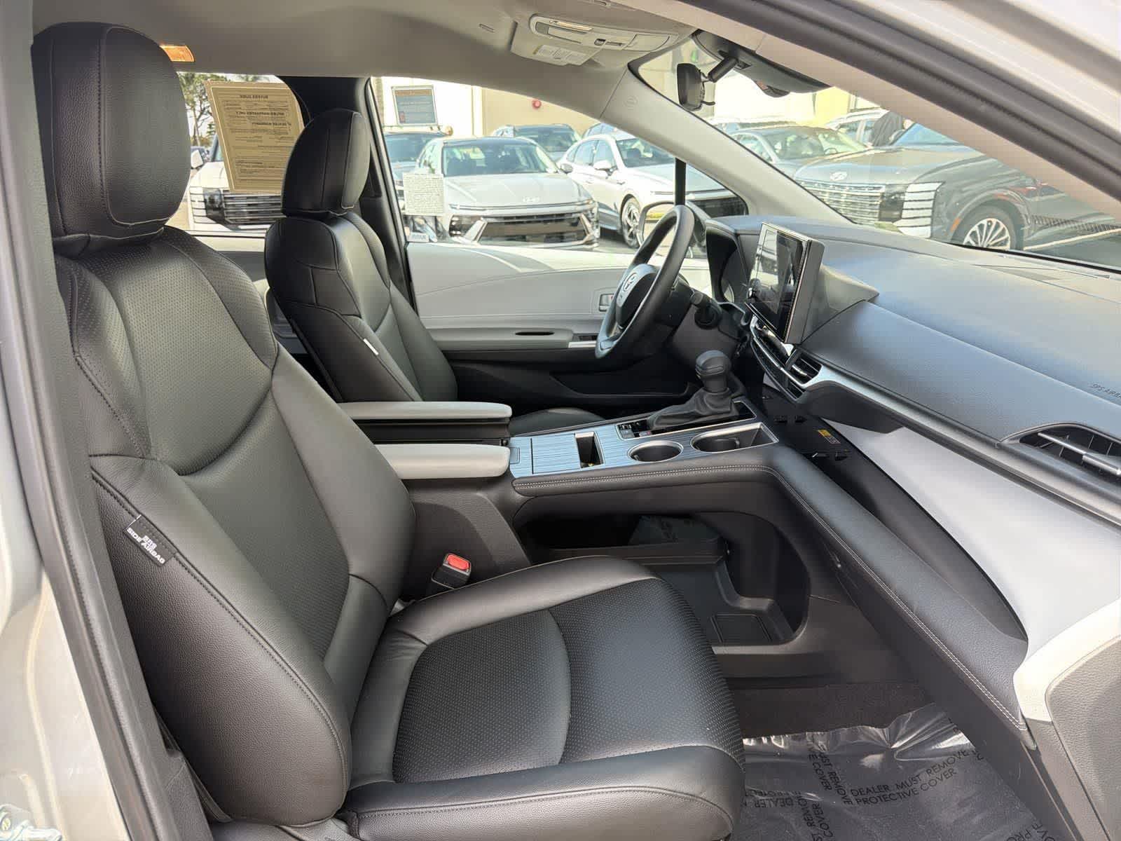 Thumbnail: 2025 Toyota Sienna - 34