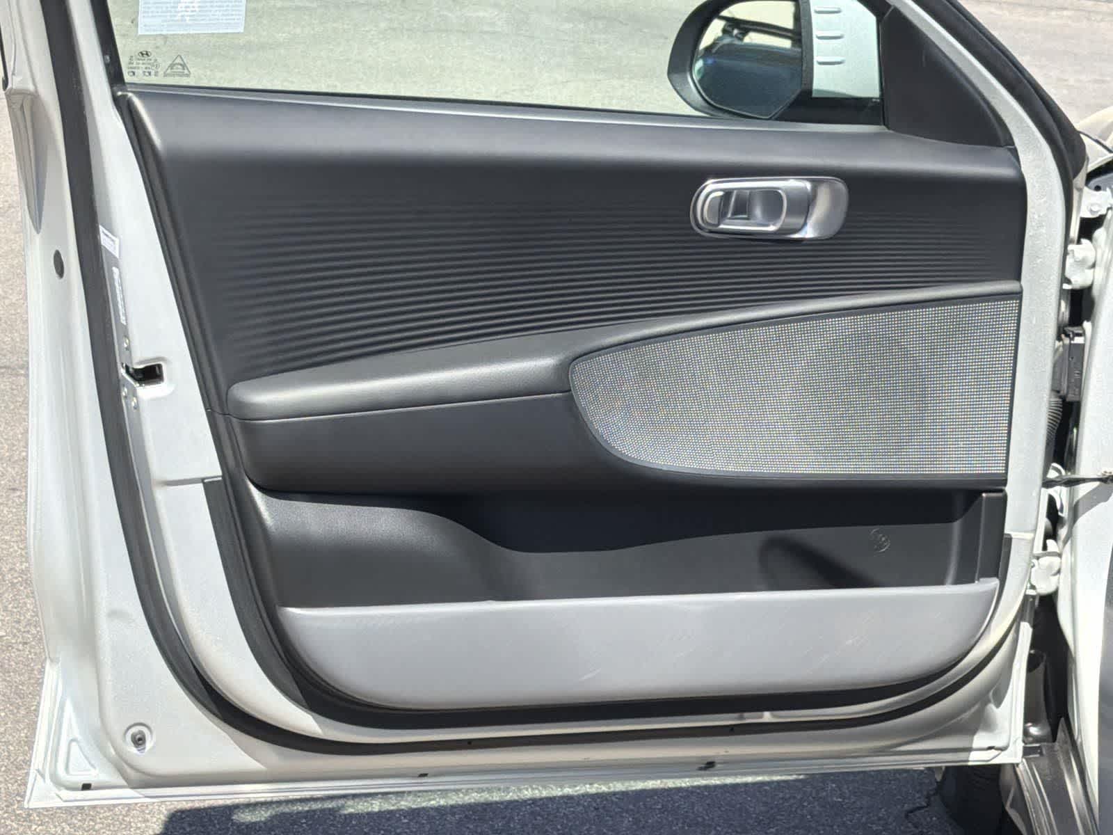 Thumbnail: 2023 Hyundai Ioniq 6 - 21