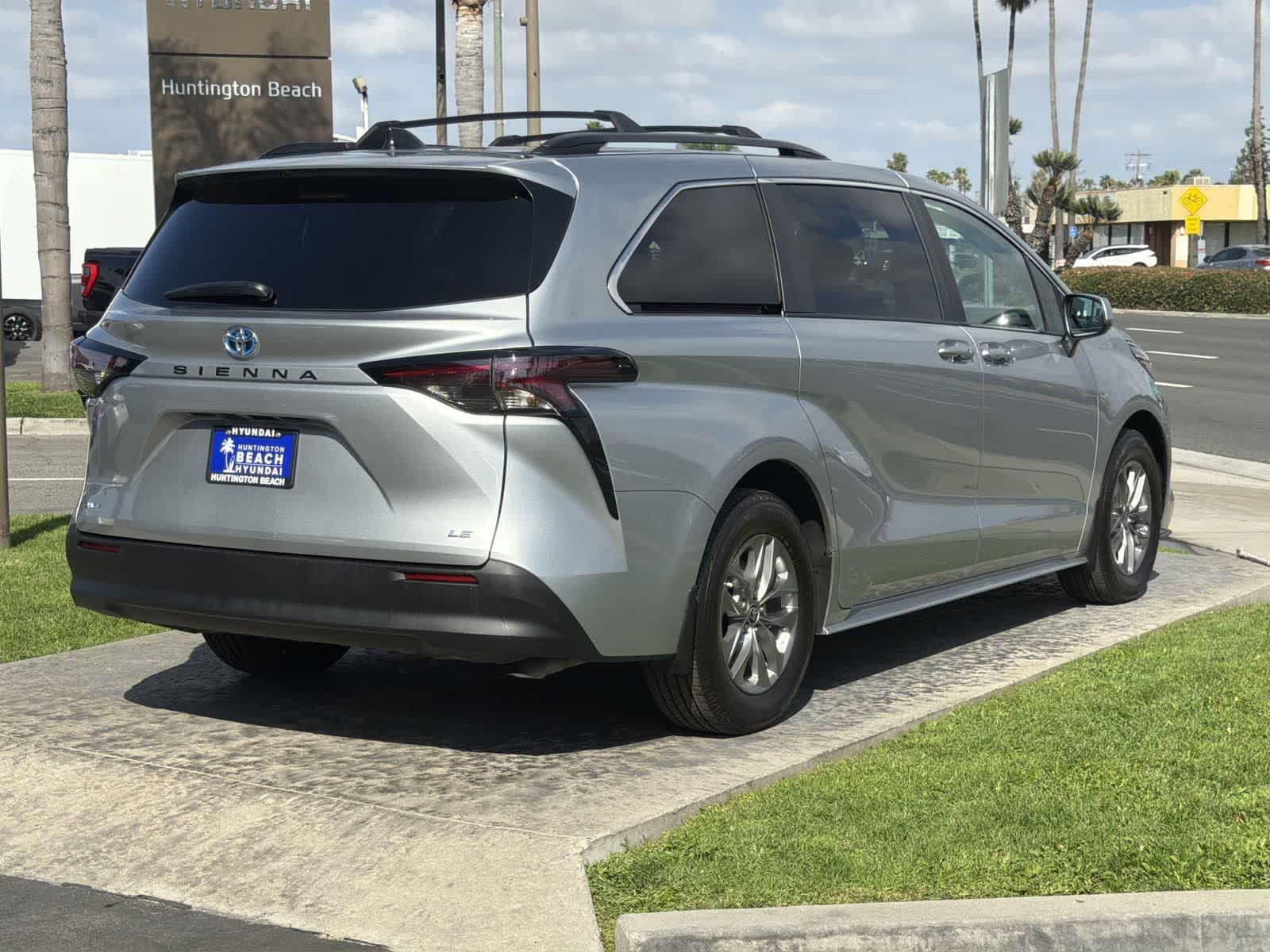 Thumbnail: 2025 Toyota Sienna - 6