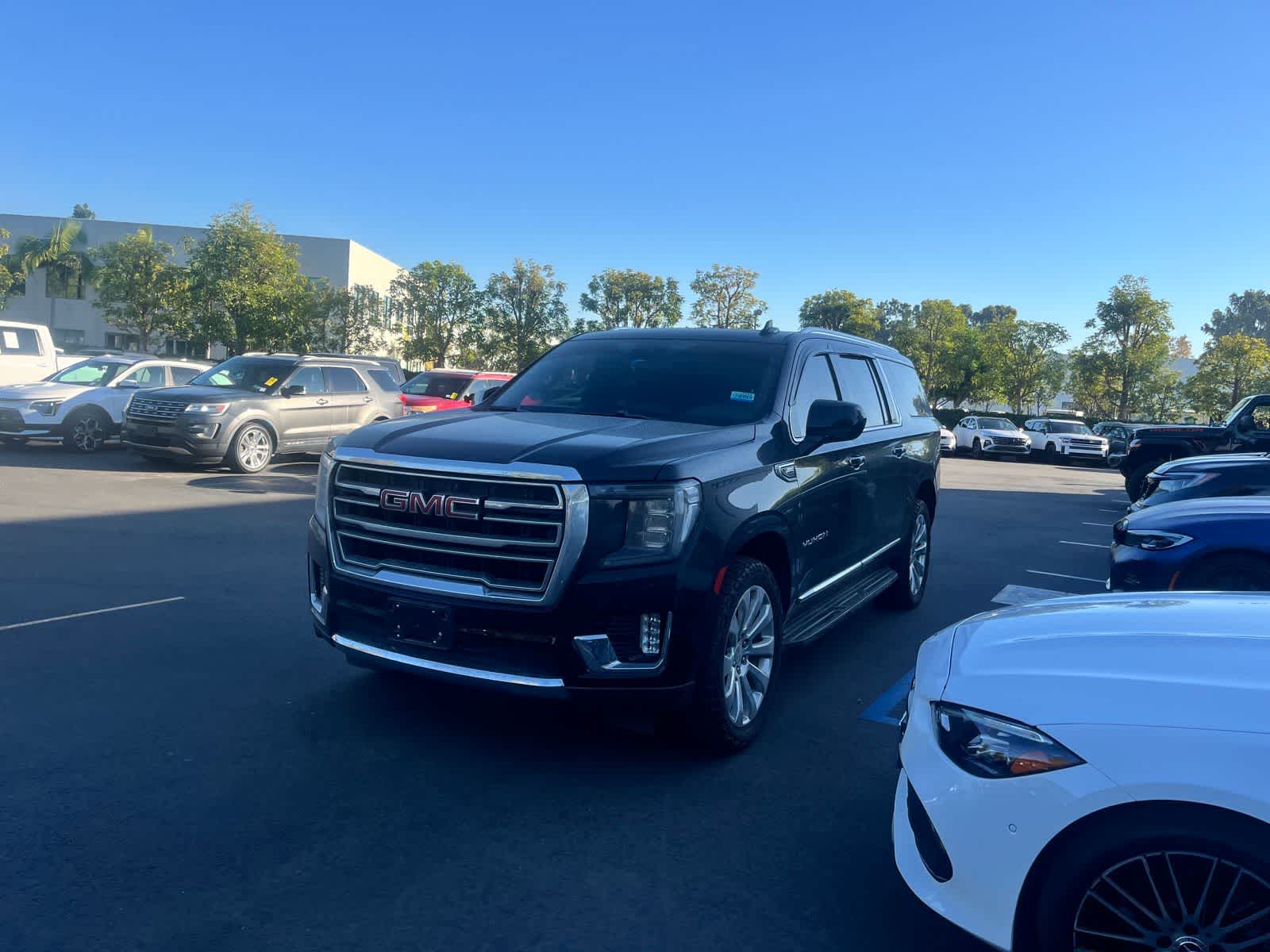 2023 GMC Yukon XL SLT's photo