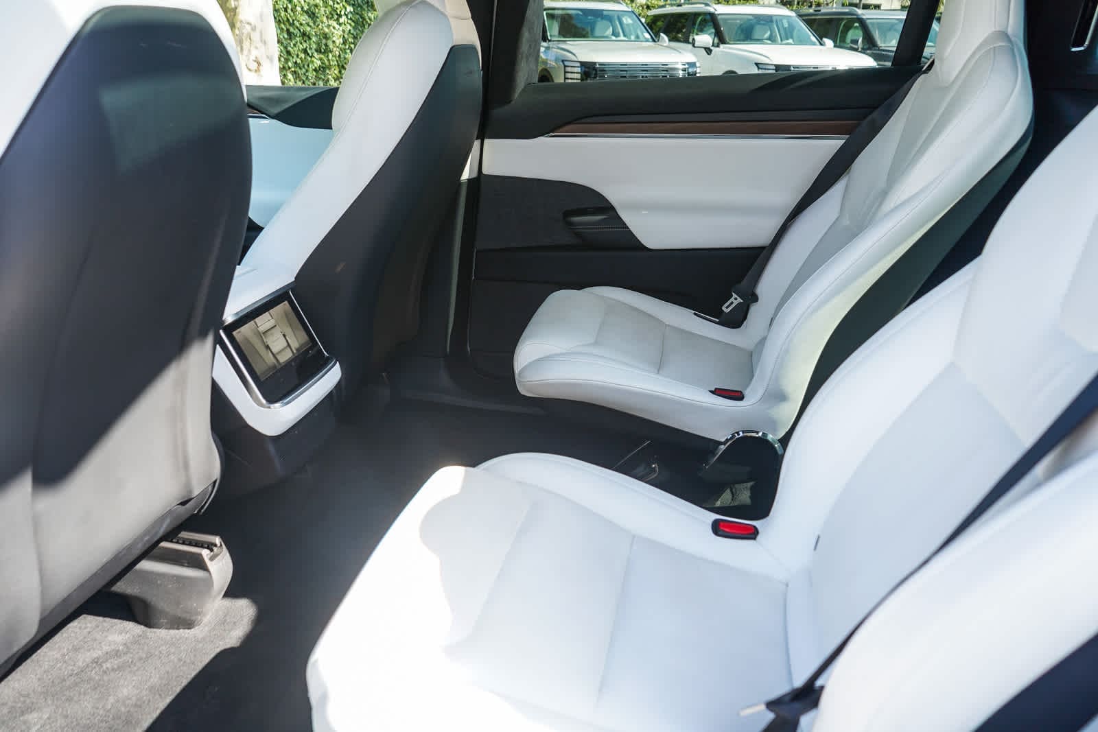 Thumbnail: 2022 Tesla Model X - 16