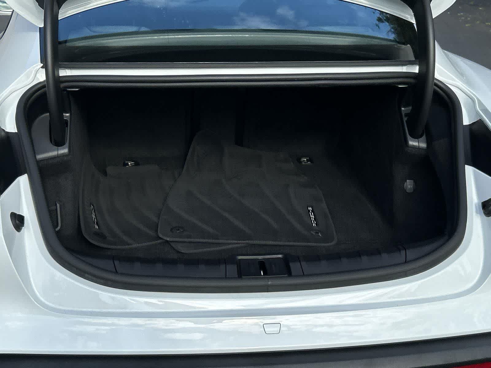 Thumbnail: 2023 Porsche Taycan - 31