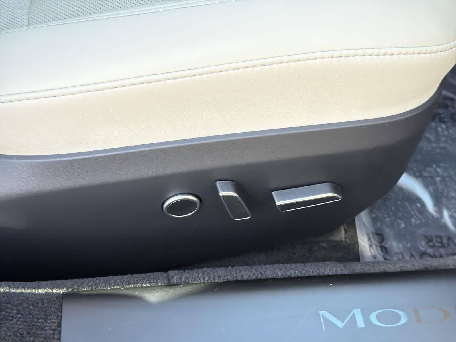 Thumbnail: 2023 Tesla Model S - 37