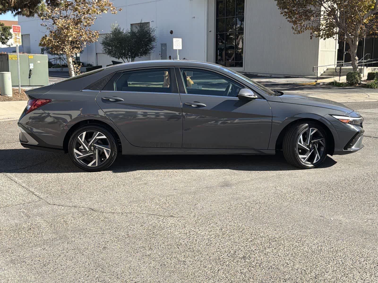 Thumbnail: 2025 Hyundai Elantra - 3