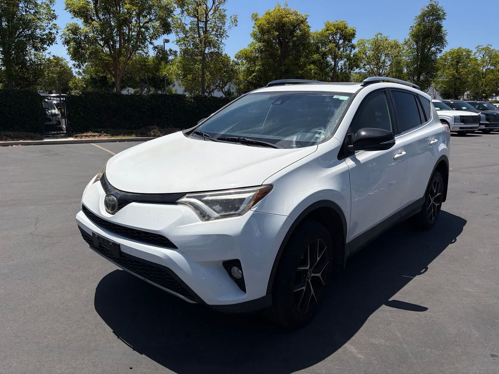 2018 Toyota RAV4 SE's photo