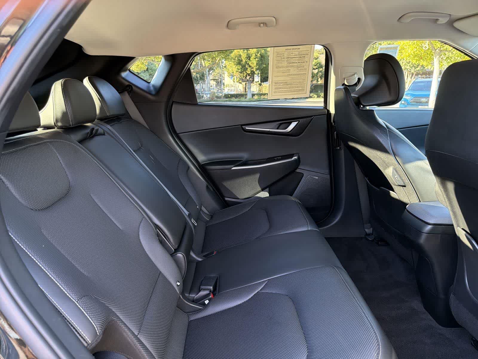 Thumbnail: 2022 Kia EV6 - 32