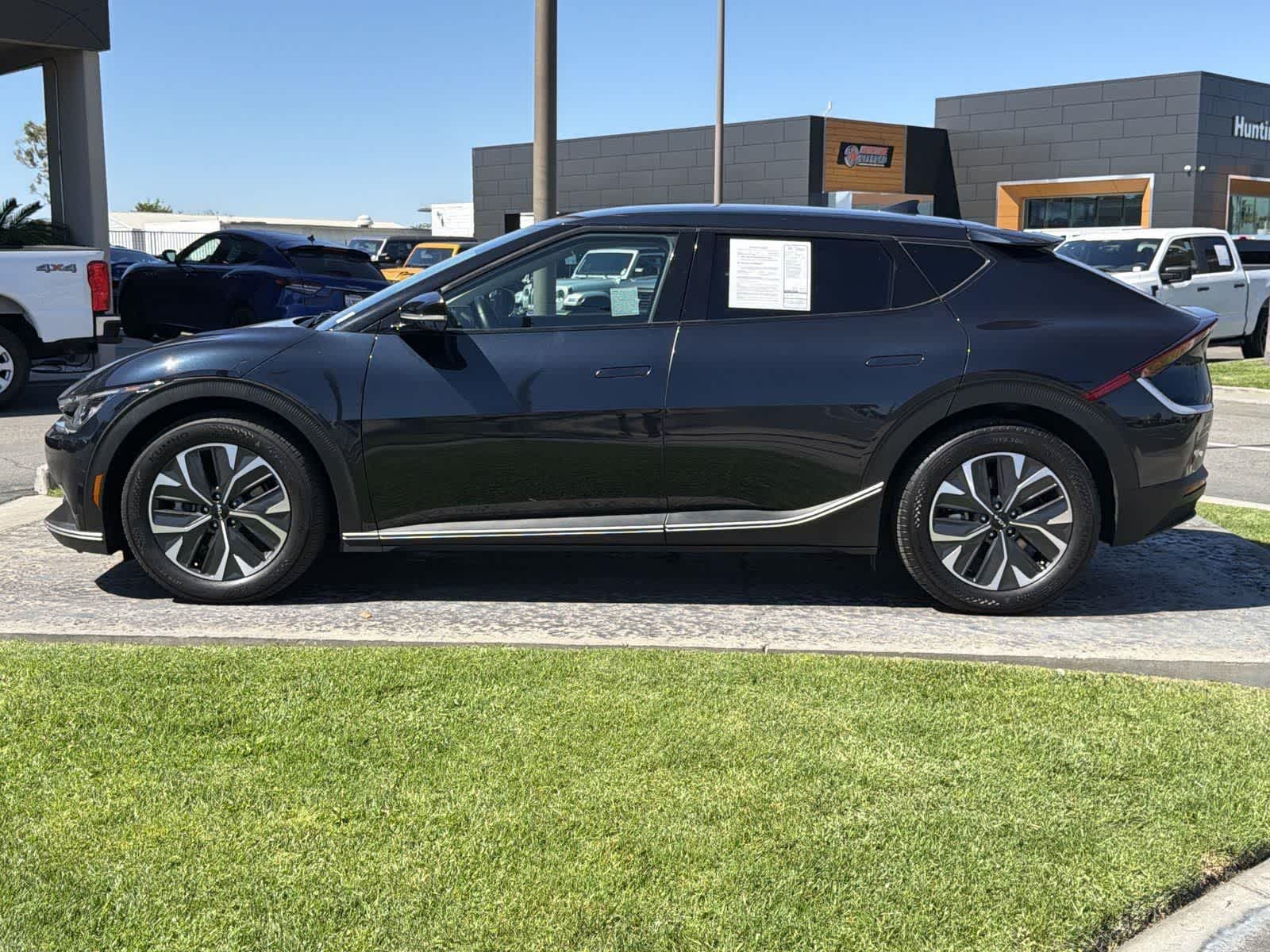 Thumbnail: 2022 Kia EV6 - 3