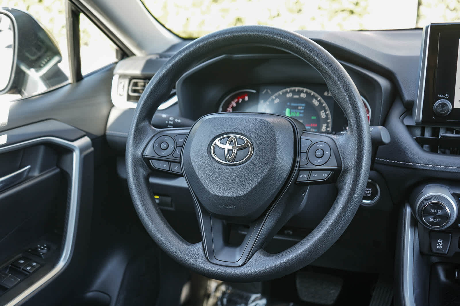 Thumbnail: 2025 Toyota RAV4 - 14