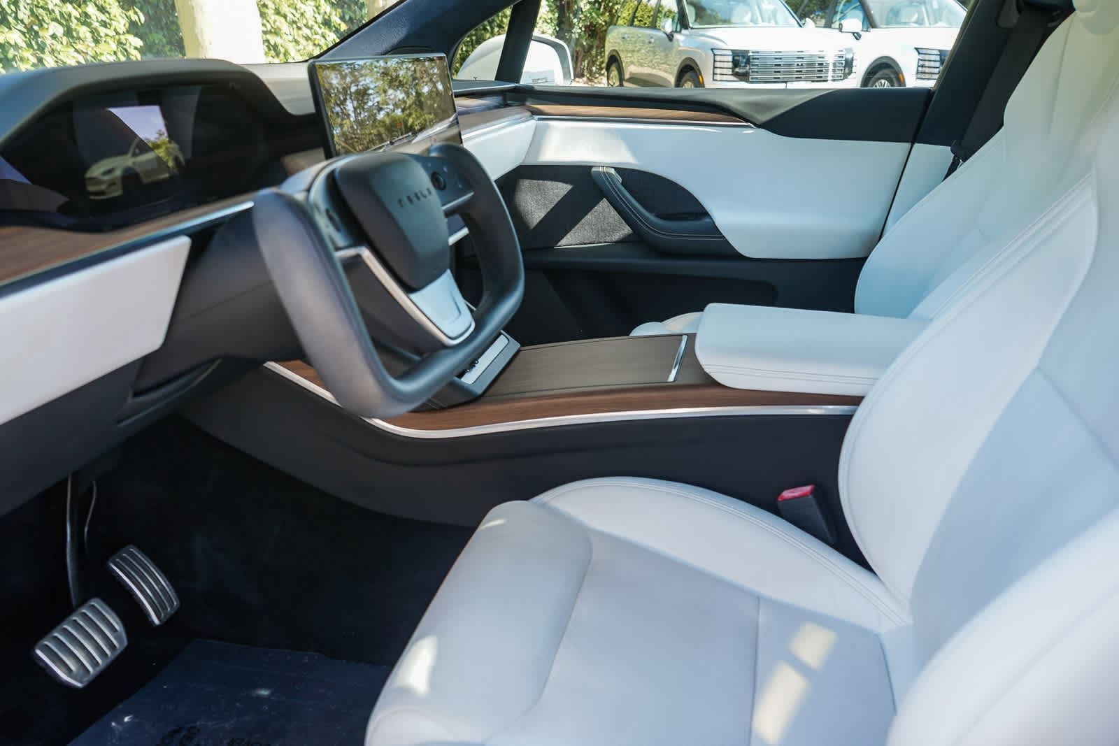 Thumbnail: 2022 Tesla Model X - 18