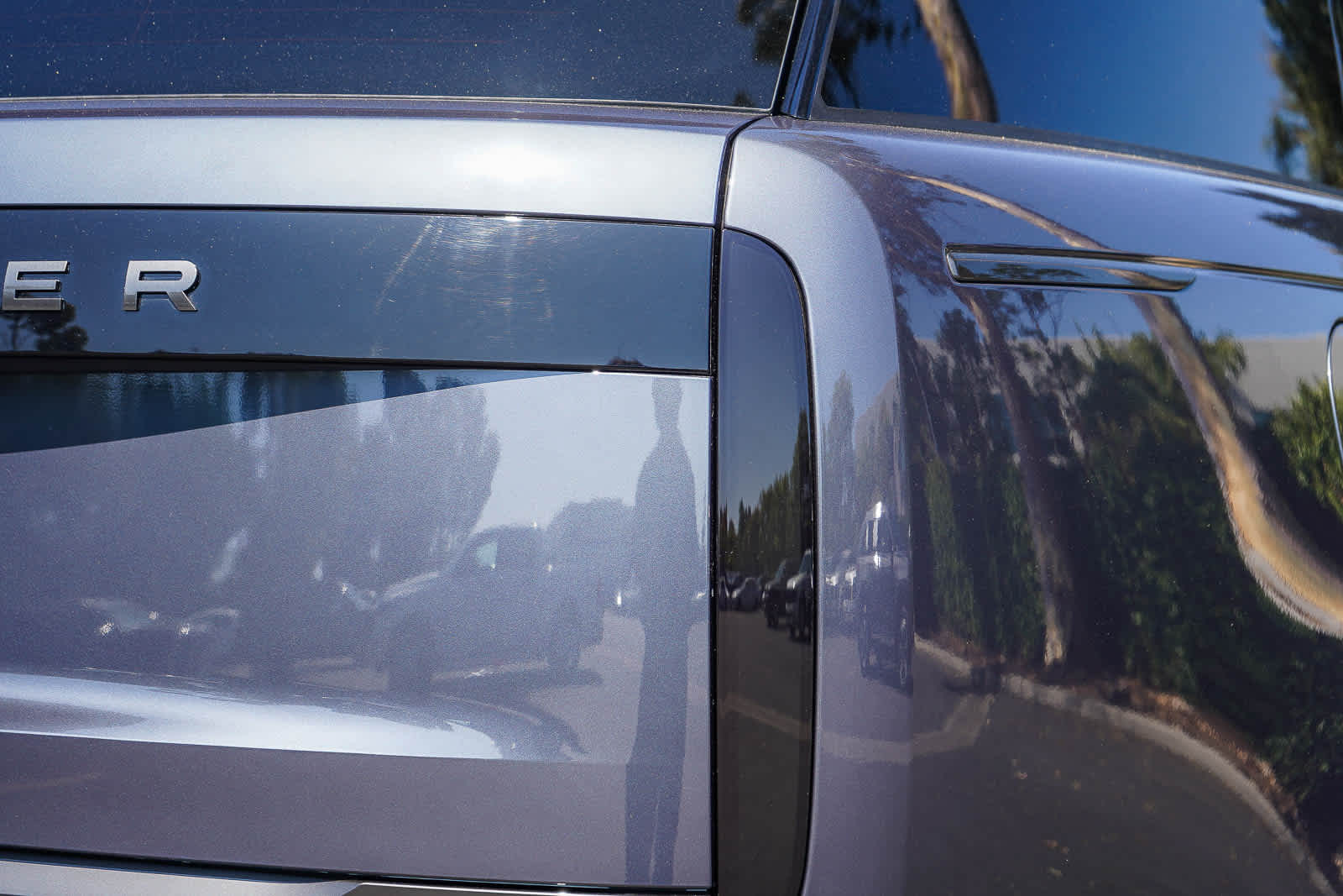 Thumbnail: 2025 Land Rover Range Rover - 7