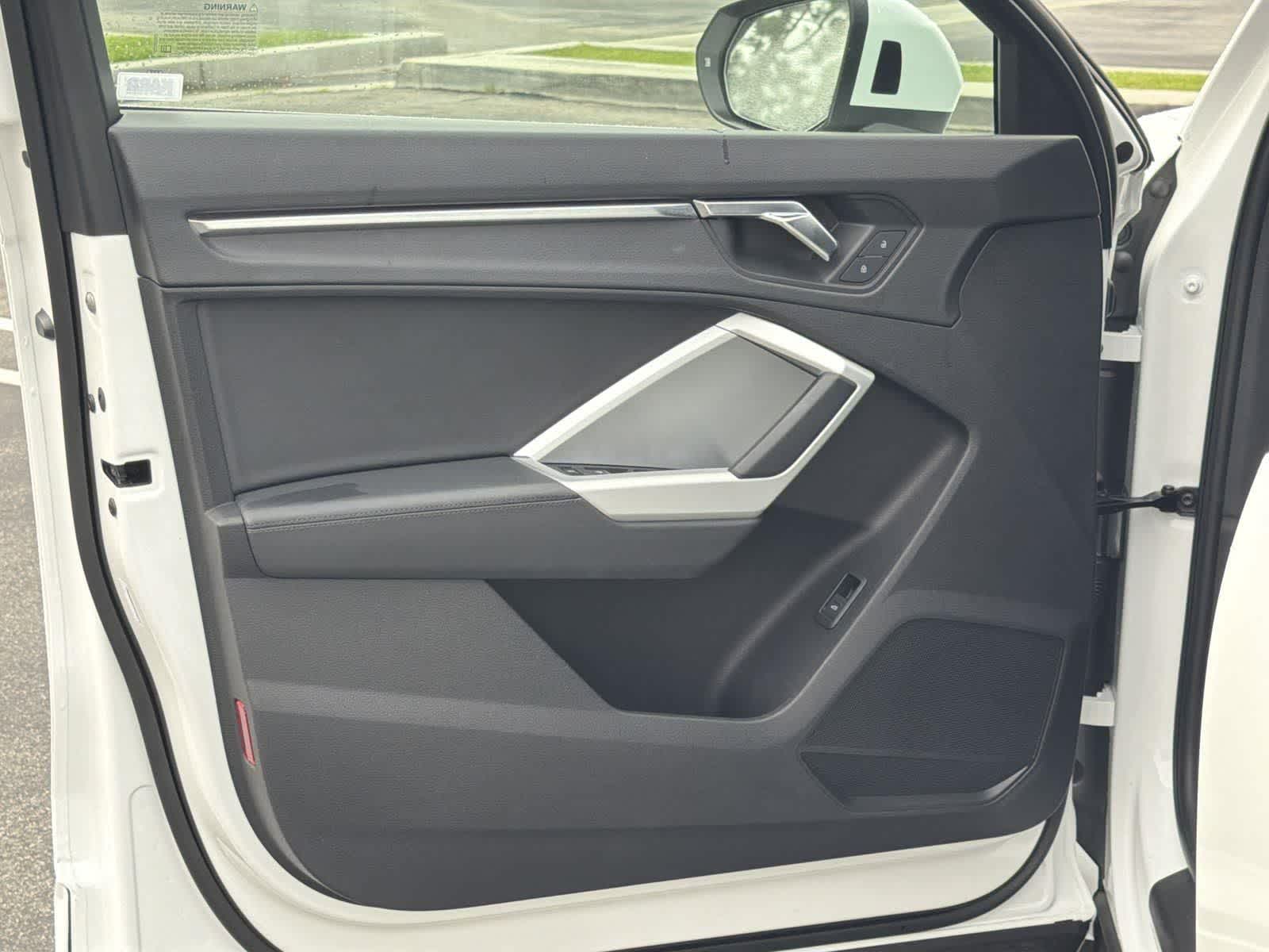 Thumbnail: 2021 Audi Q3 - 23