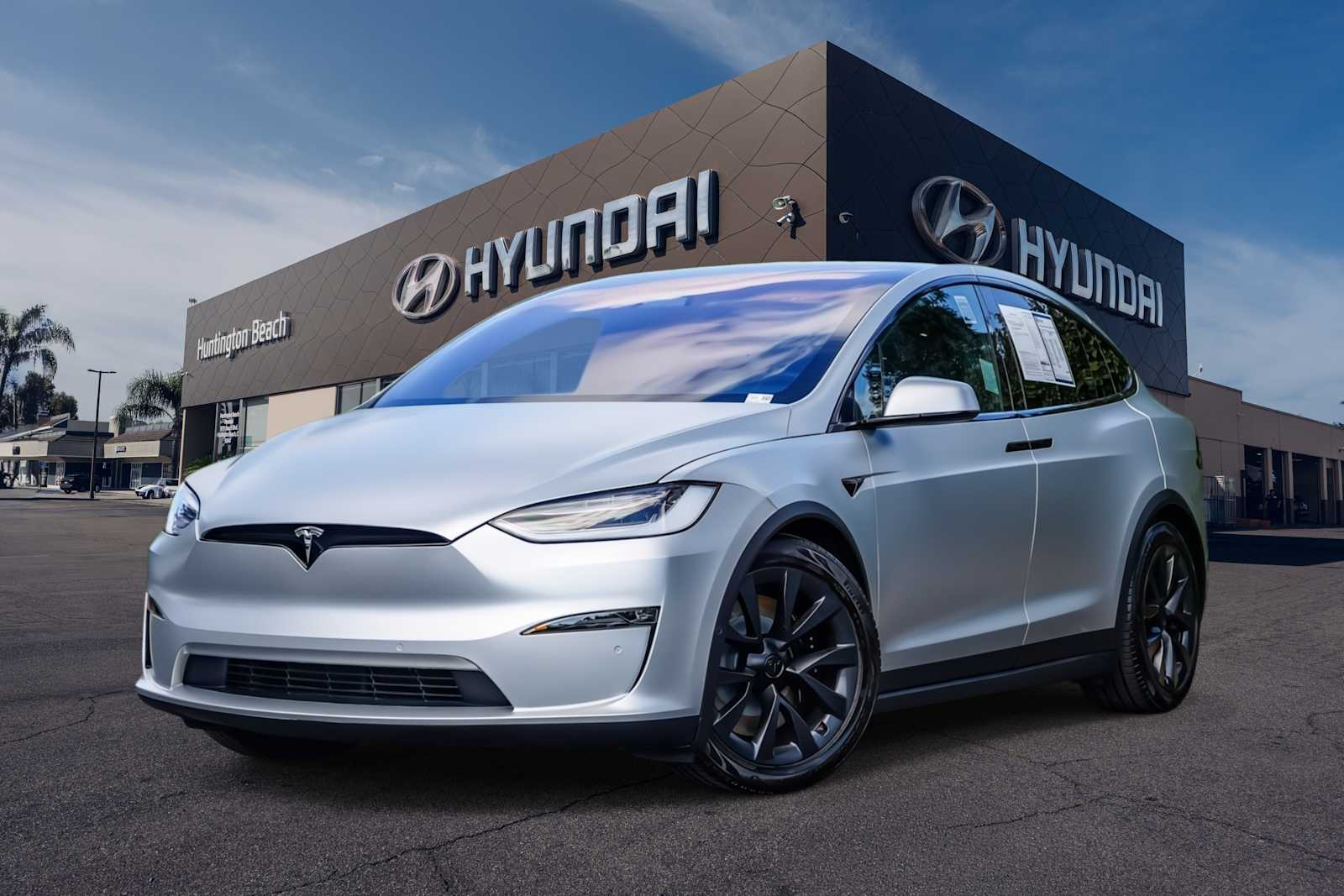 2023 Tesla Model X Long Range's photo