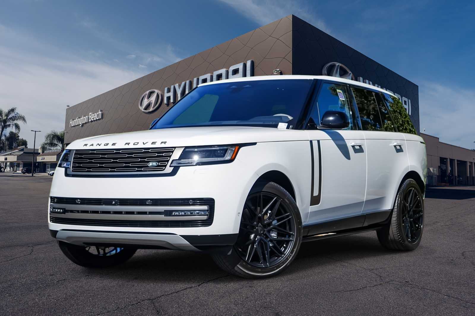 Thumbnail: 2023 Land Rover Range Rover - 1