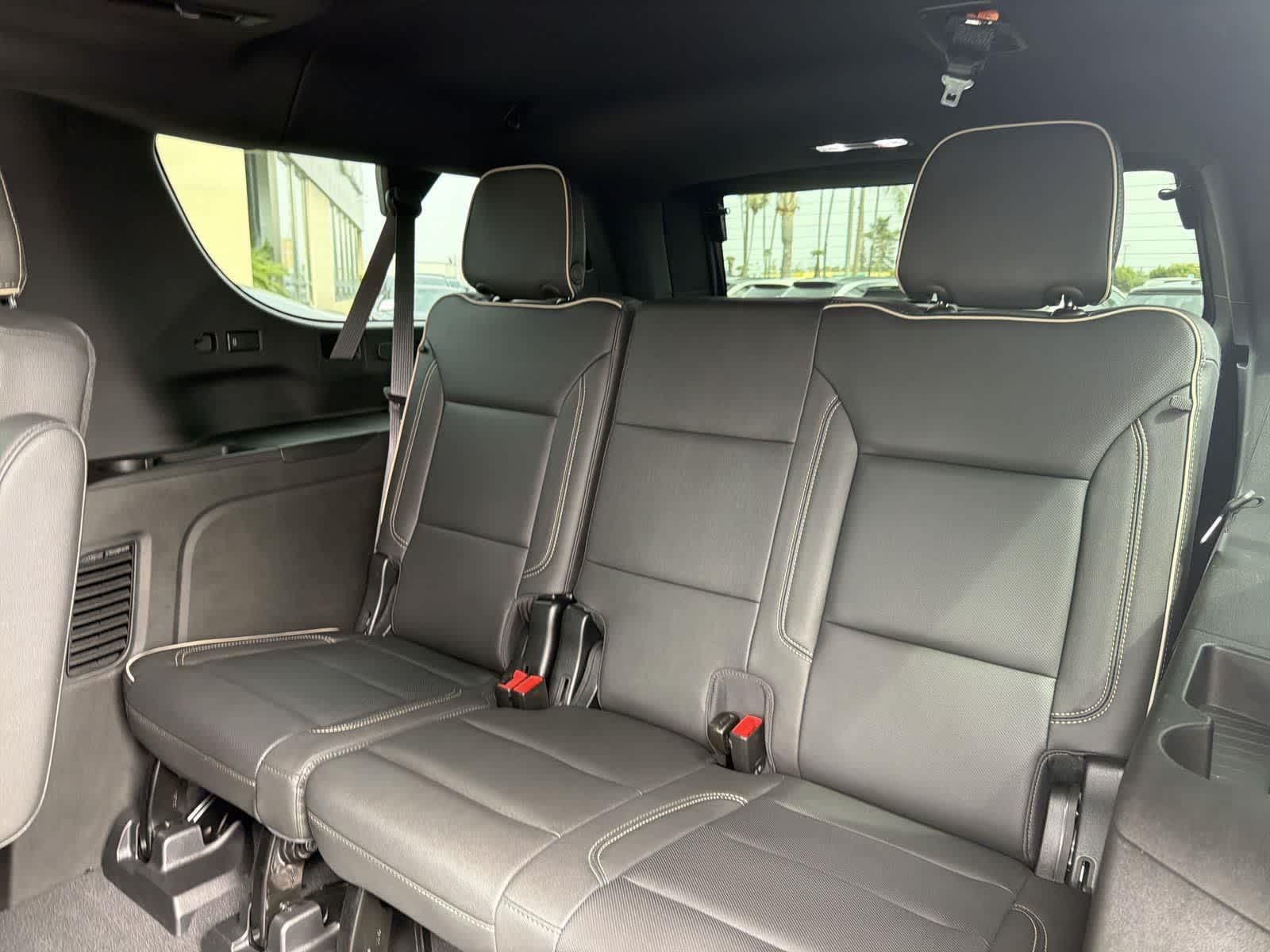 Thumbnail: 2023 GMC Yukon XL - 32