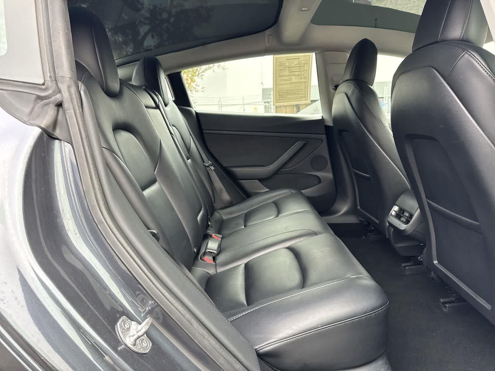 Thumbnail: 2022 Tesla Model 3 - 32