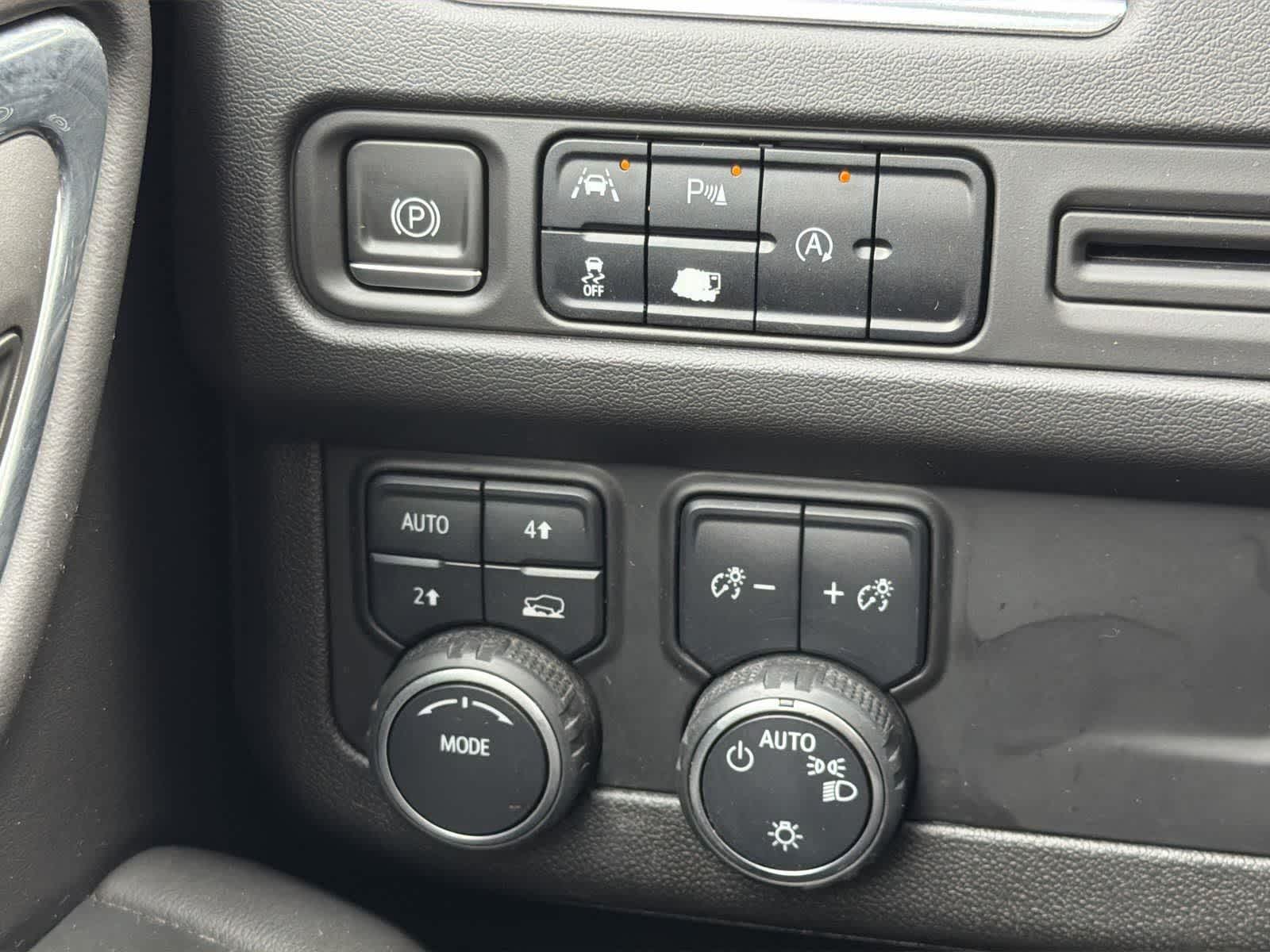 Thumbnail: 2023 Chevrolet Suburban - 21