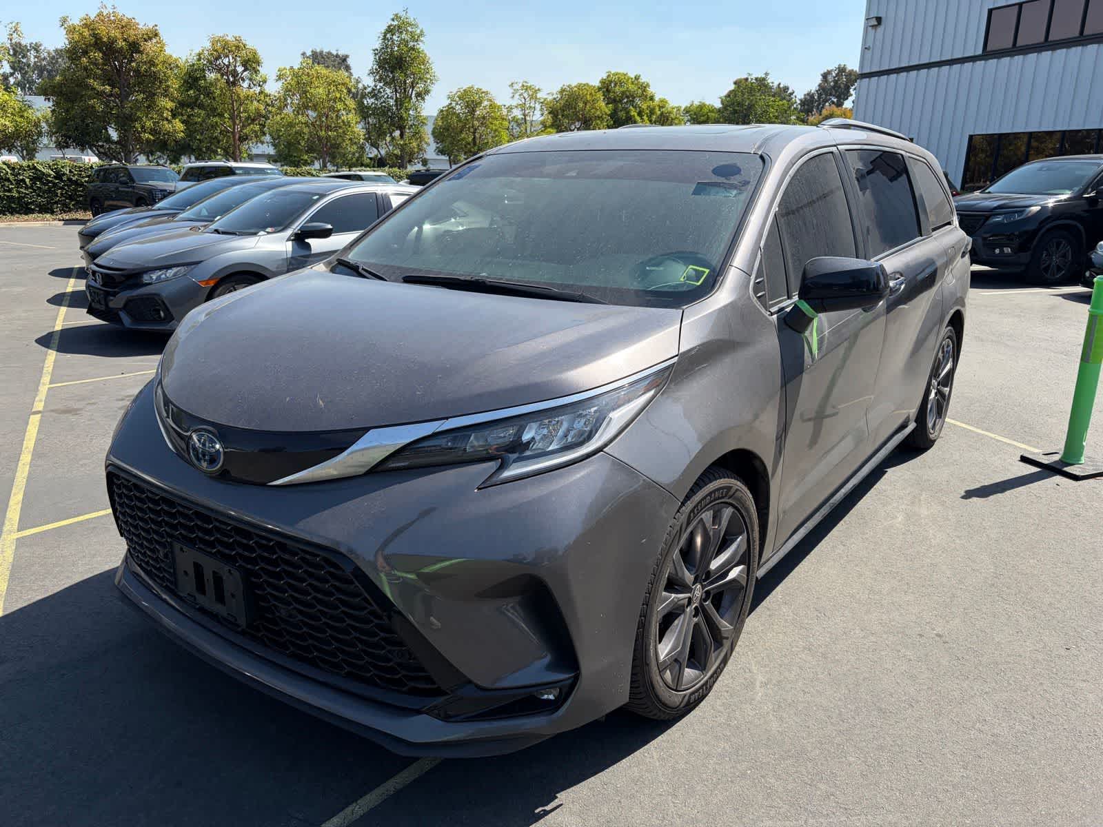 2022 Toyota Sienna XSE 7-Passenger Hybrid FWD's photo