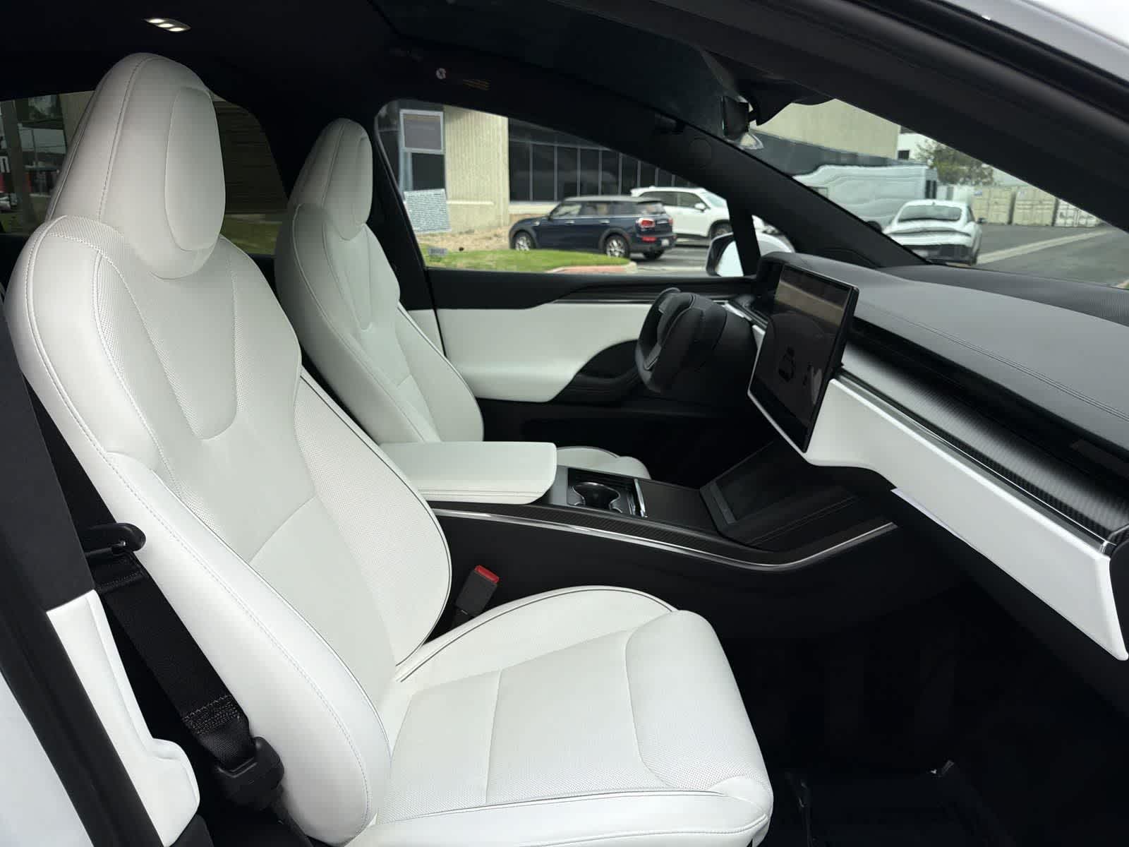 Thumbnail: 2022 Tesla Model X - 35