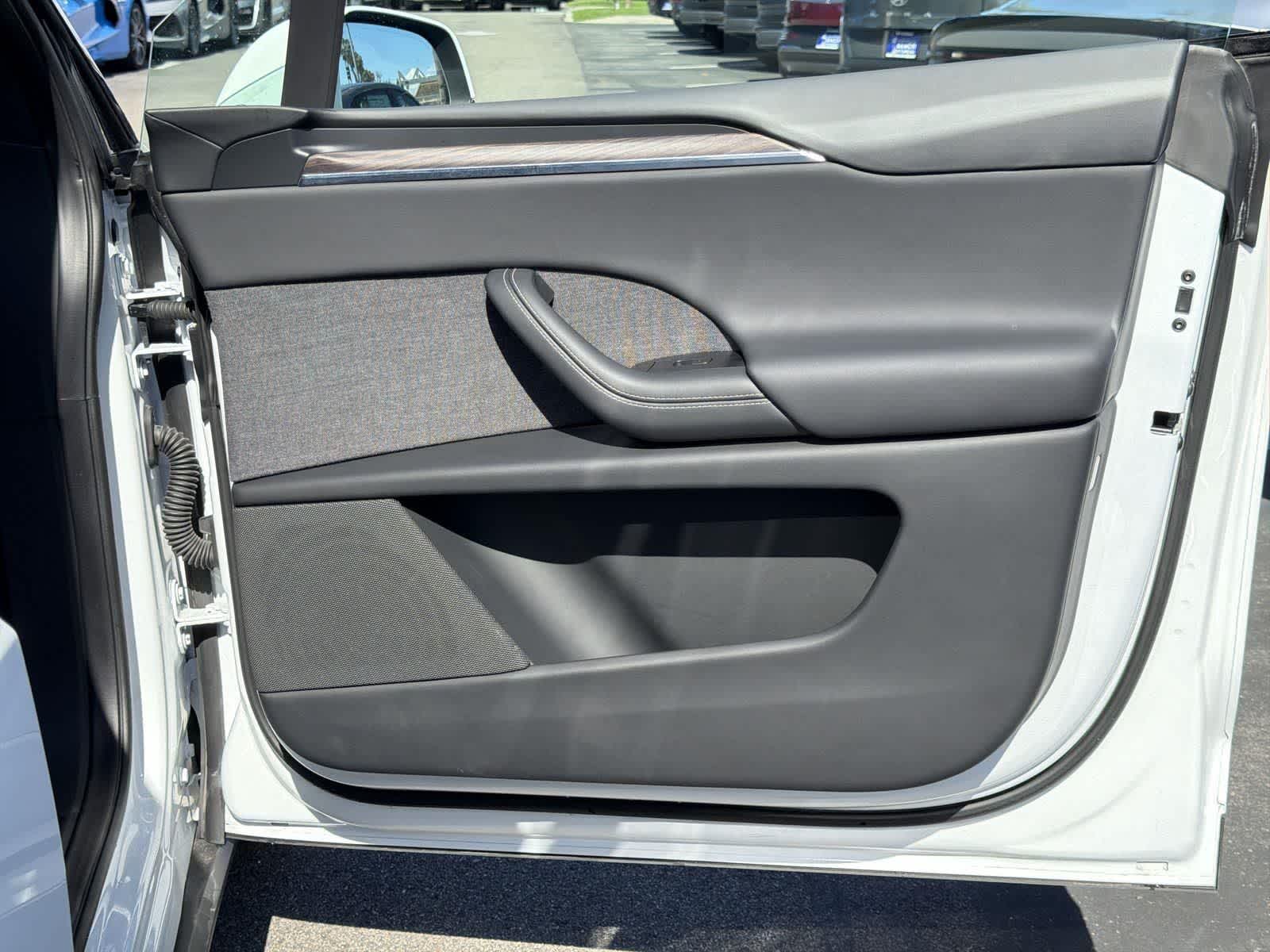 Thumbnail: 2022 Tesla Model X - 34