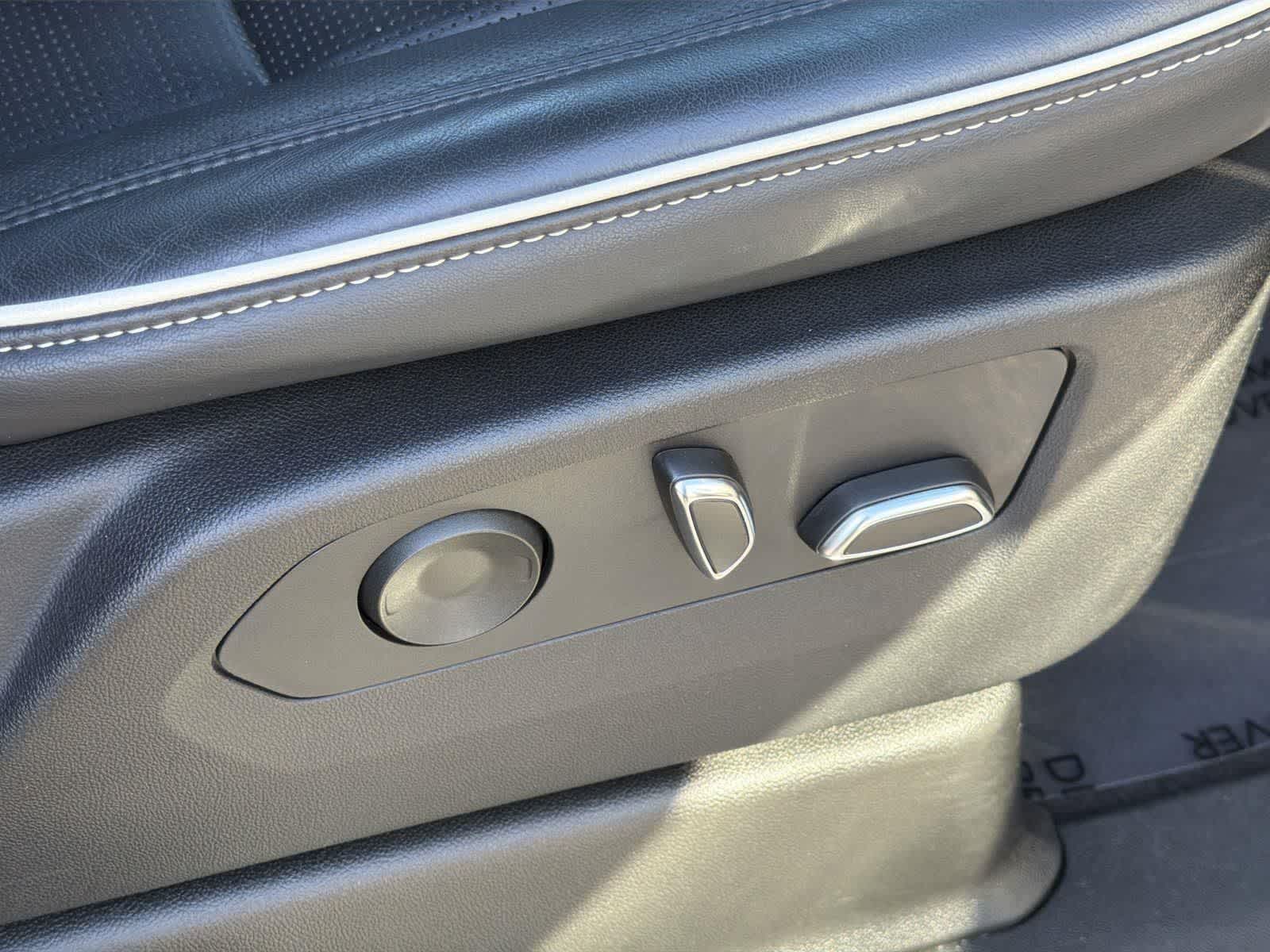 Thumbnail: 2023 Cadillac Escalade - 36