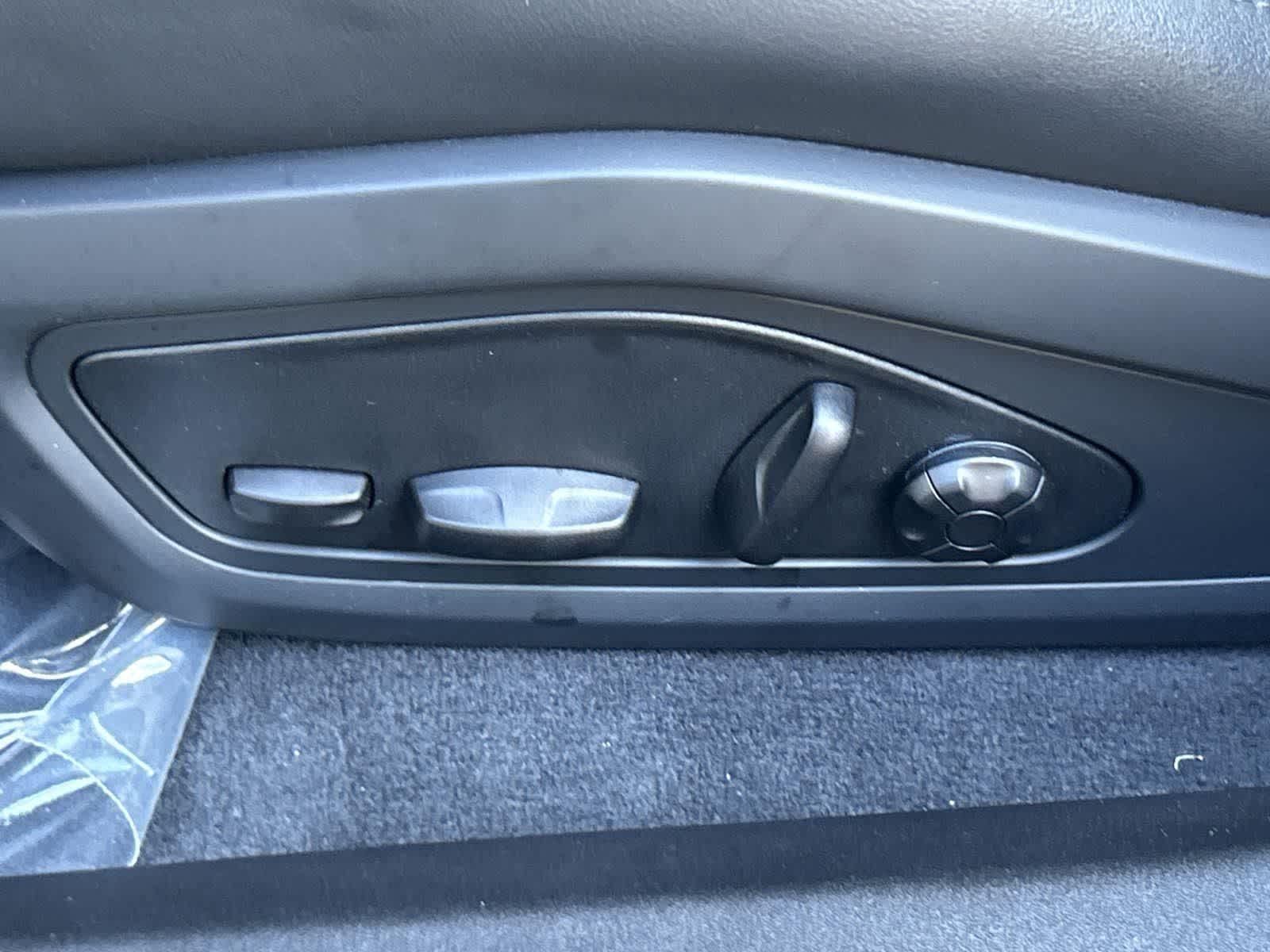 Thumbnail: 2023 Porsche Taycan - 26