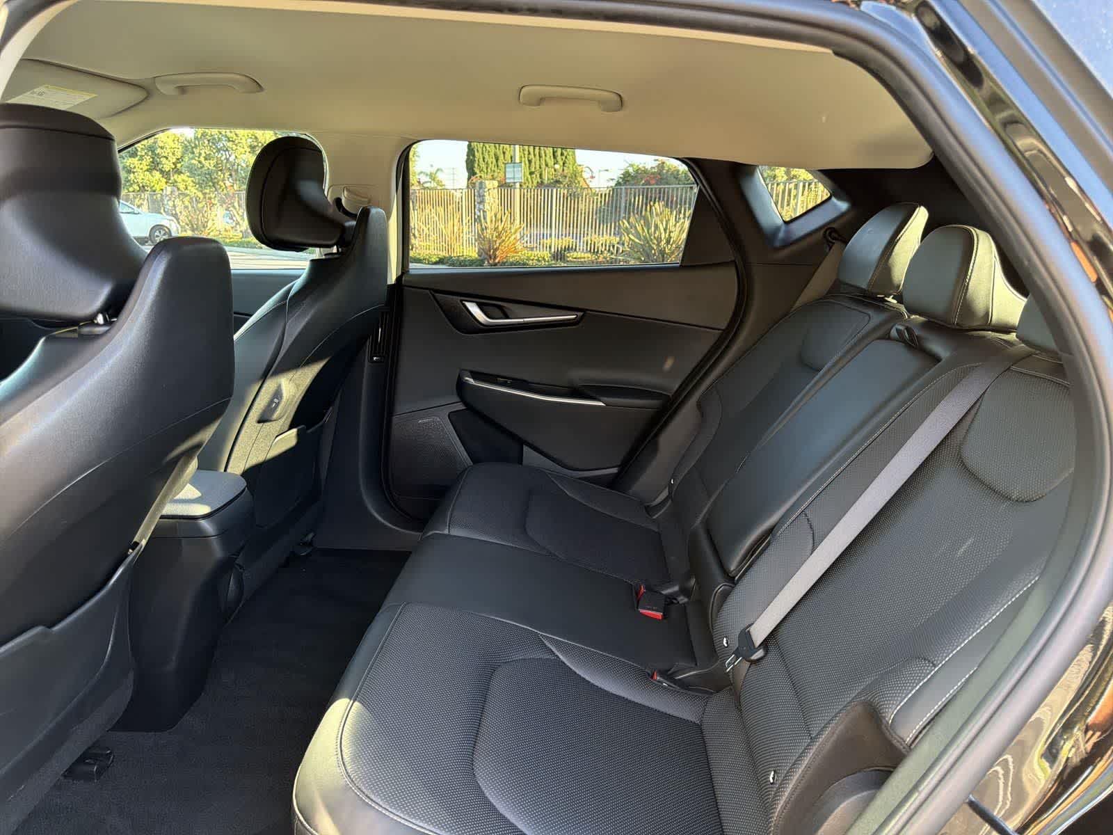 Thumbnail: 2022 Kia EV6 - 29