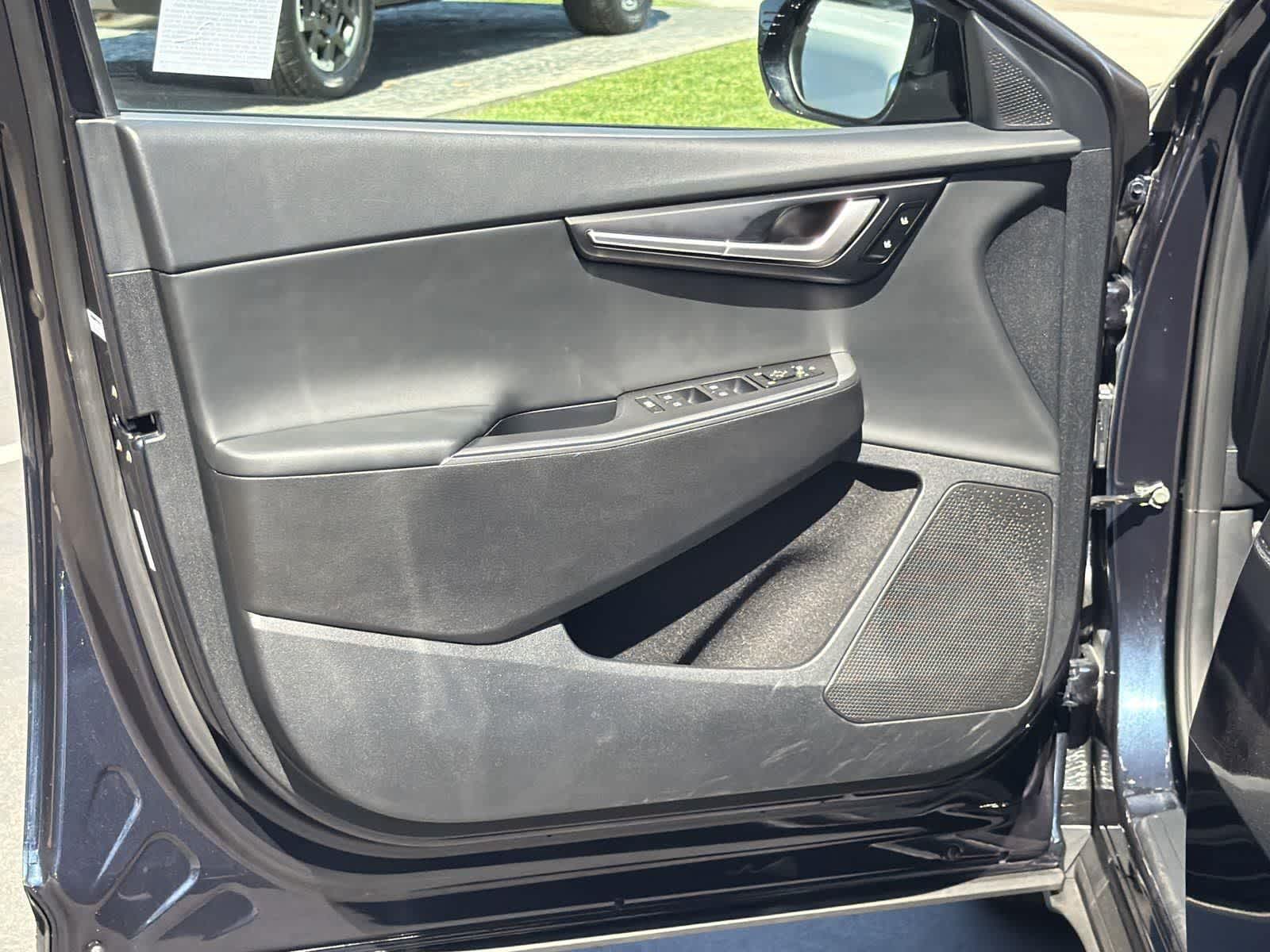 Thumbnail: 2022 Kia EV6 - 22